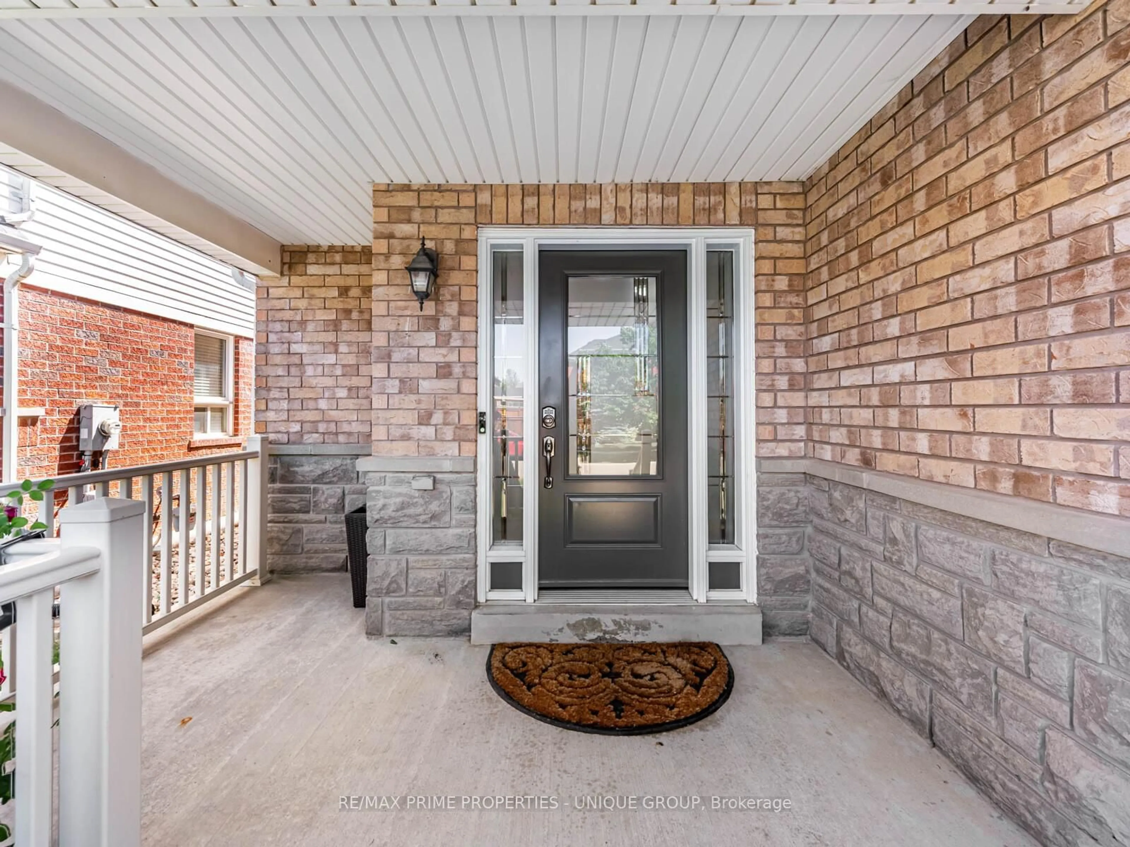 Indoor entryway for 981 Schooling Dr, Oshawa Ontario L1K 0J9