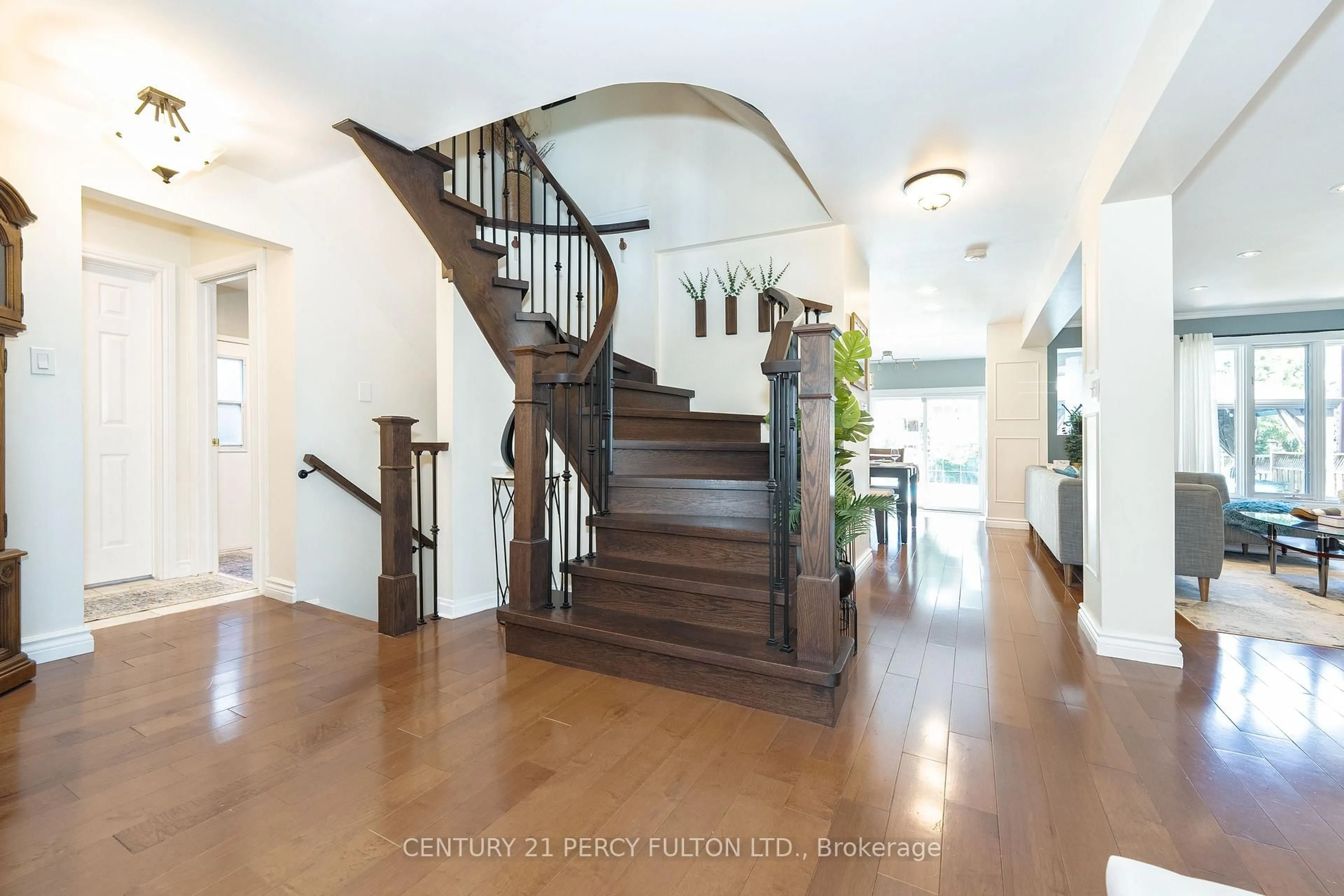 Indoor foyer for 1032 Rambleberry Ave, Pickering Ontario L1V 5X6