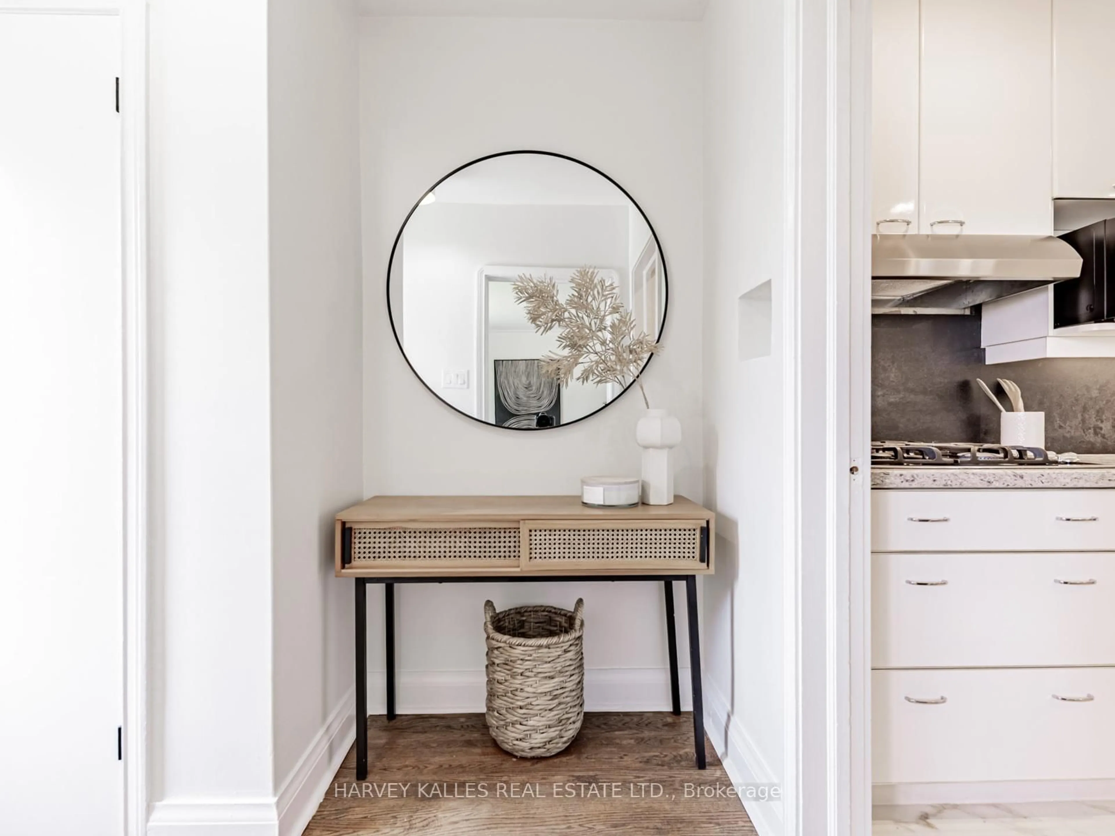 Indoor entryway for 47 Notley Pl, Toronto Ontario M4B 2M7