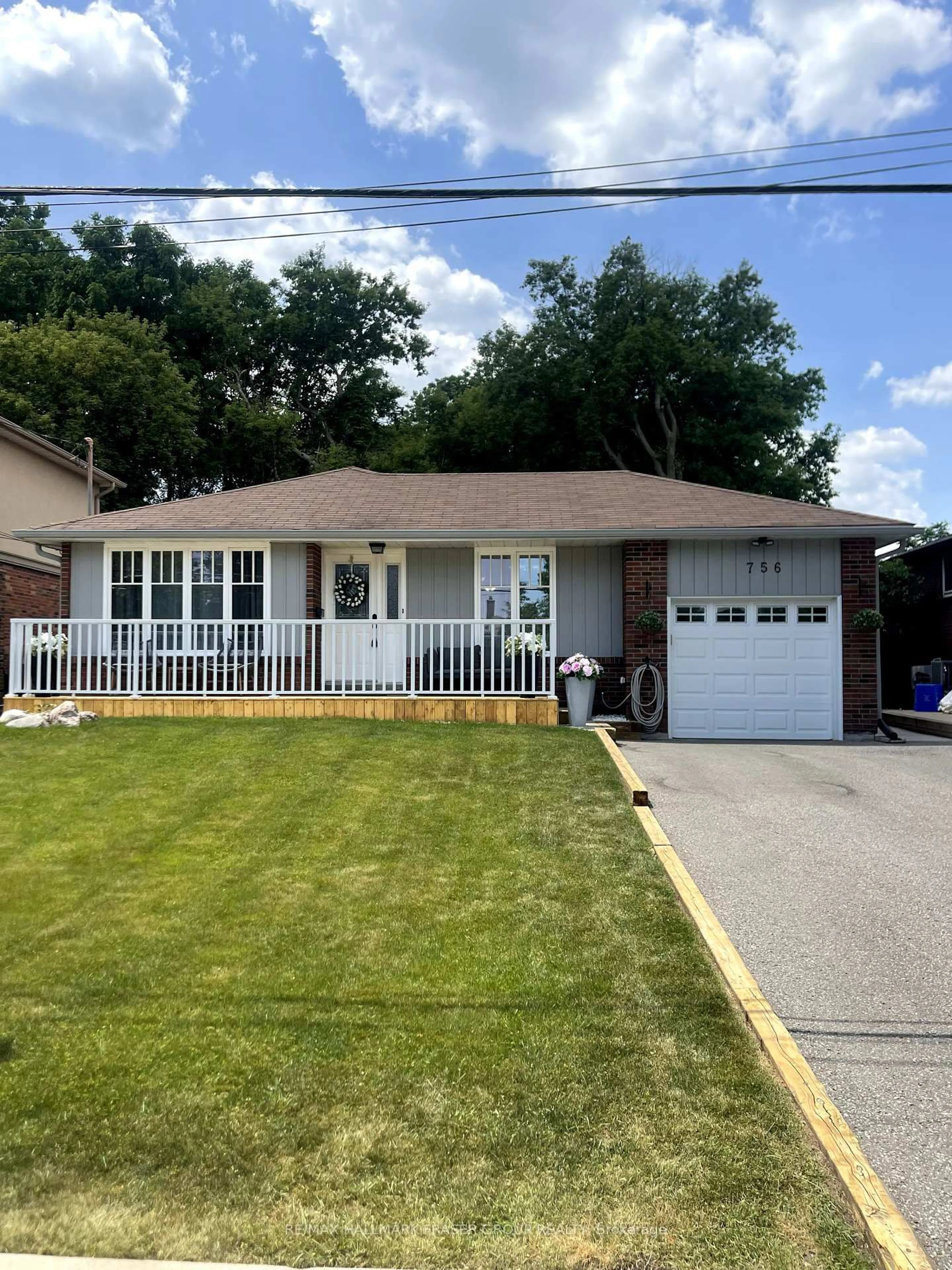 Home with vinyl exterior material, street for 756 Hillcrest Rd, Pickering Ontario L1W 2P4