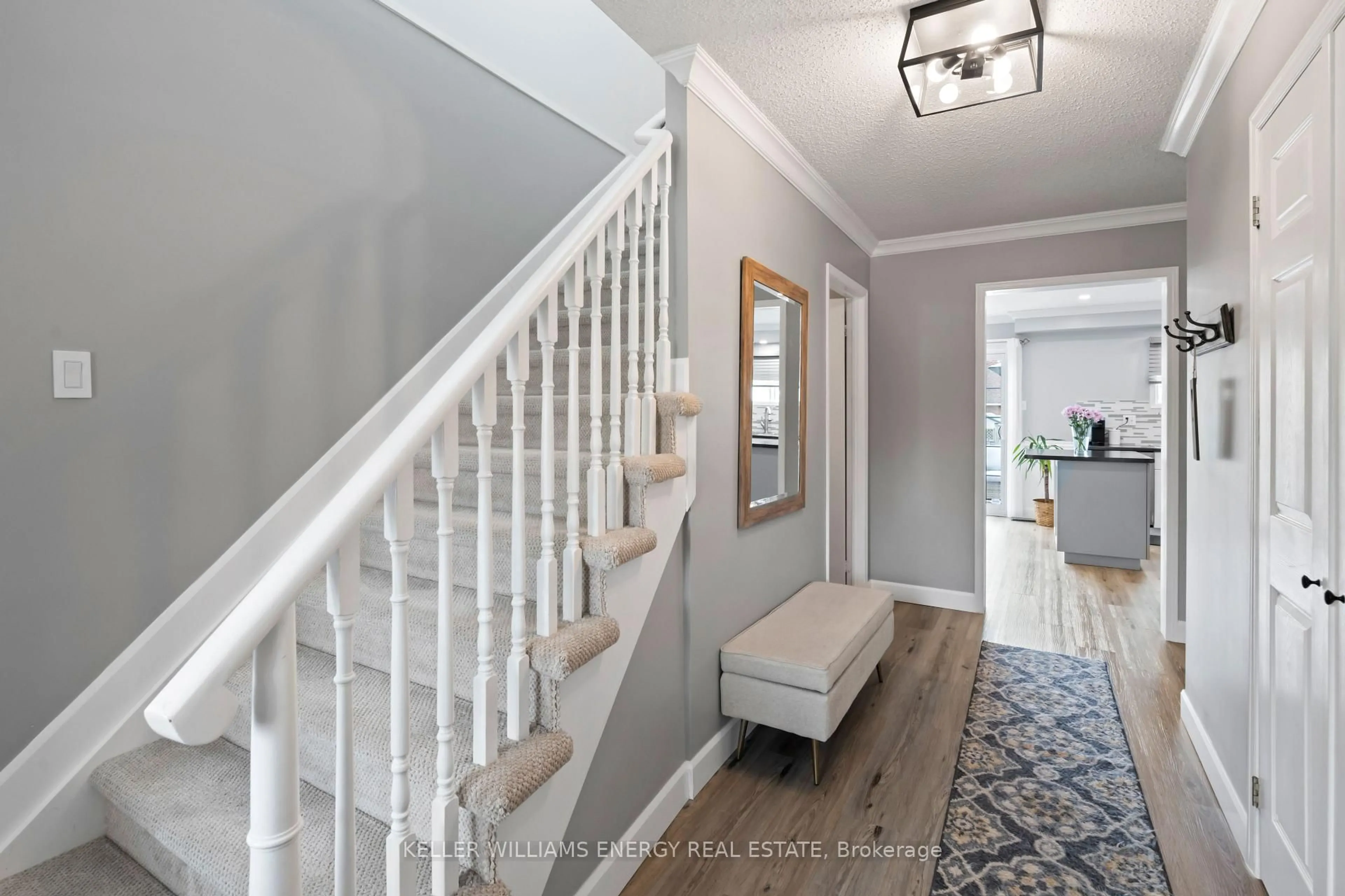 Indoor entryway for 55 Strathmanor Dr, Clarington Ontario L1C 4L3