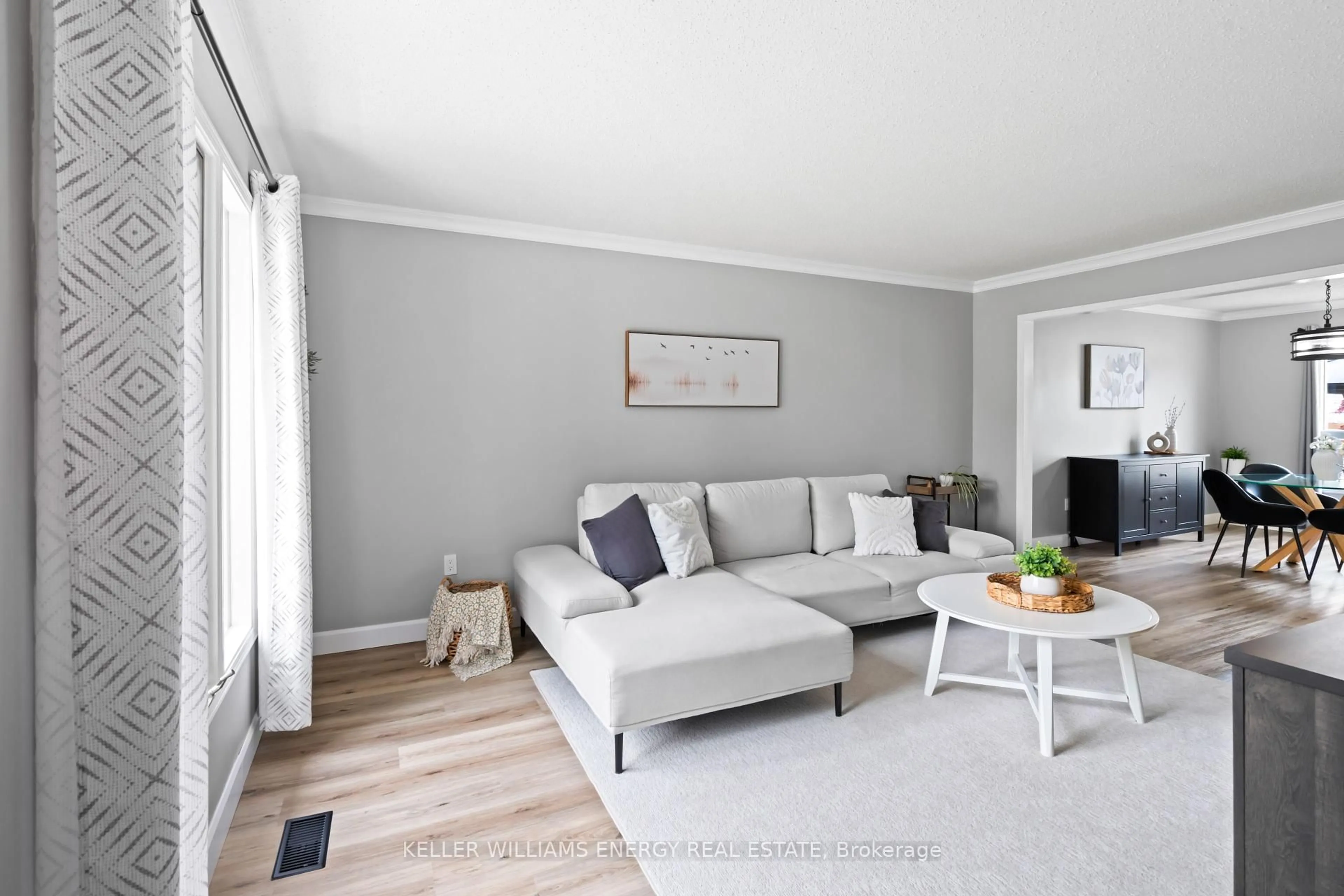 Living room with furniture, unknown for 55 Strathmanor Dr, Clarington Ontario L1C 4L3