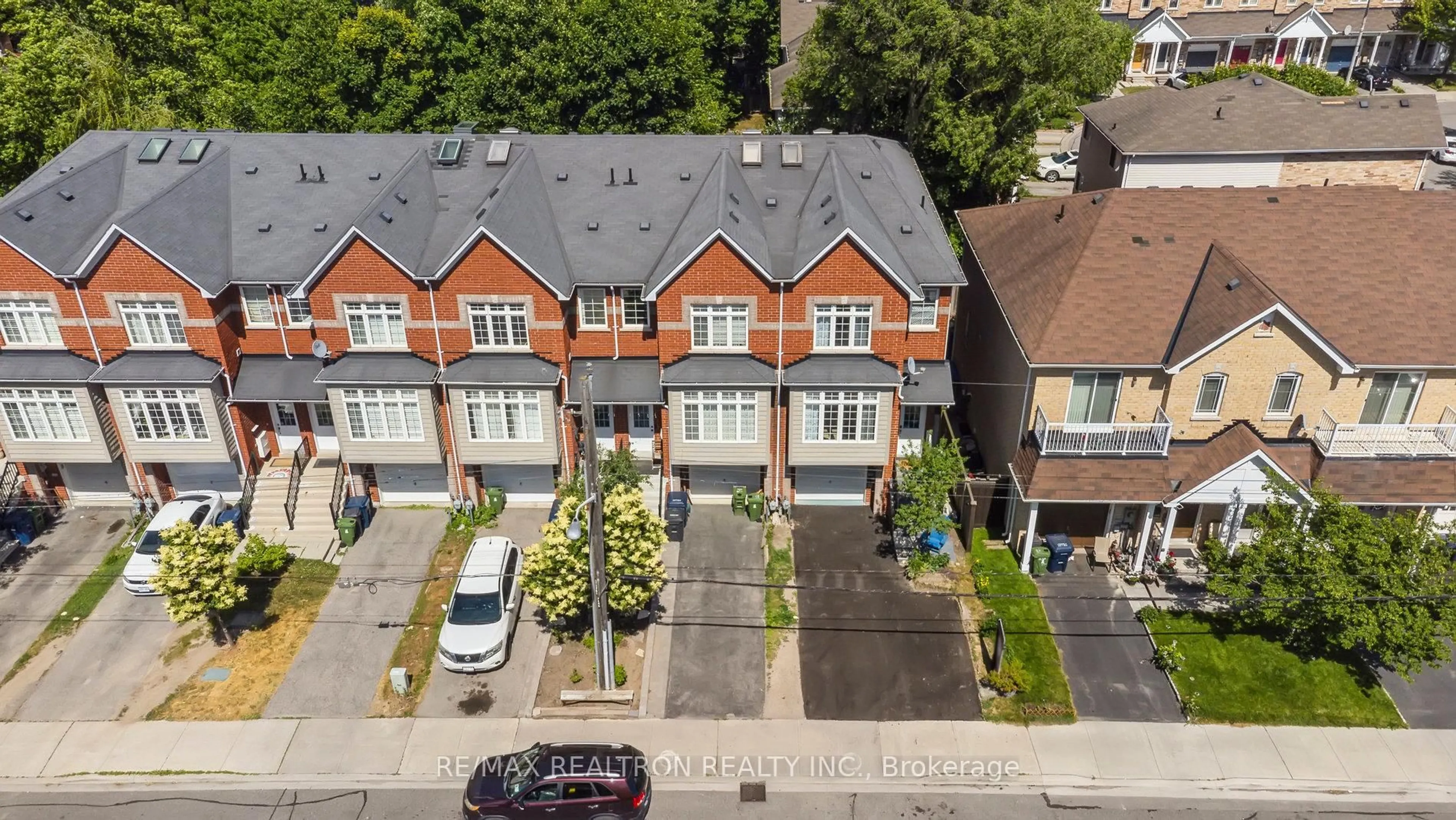 A pic from outside/outdoor area/front of a property/back of a property/a pic from drone, street for 145 Homestead Rd, Toronto Ontario M1E 3S1