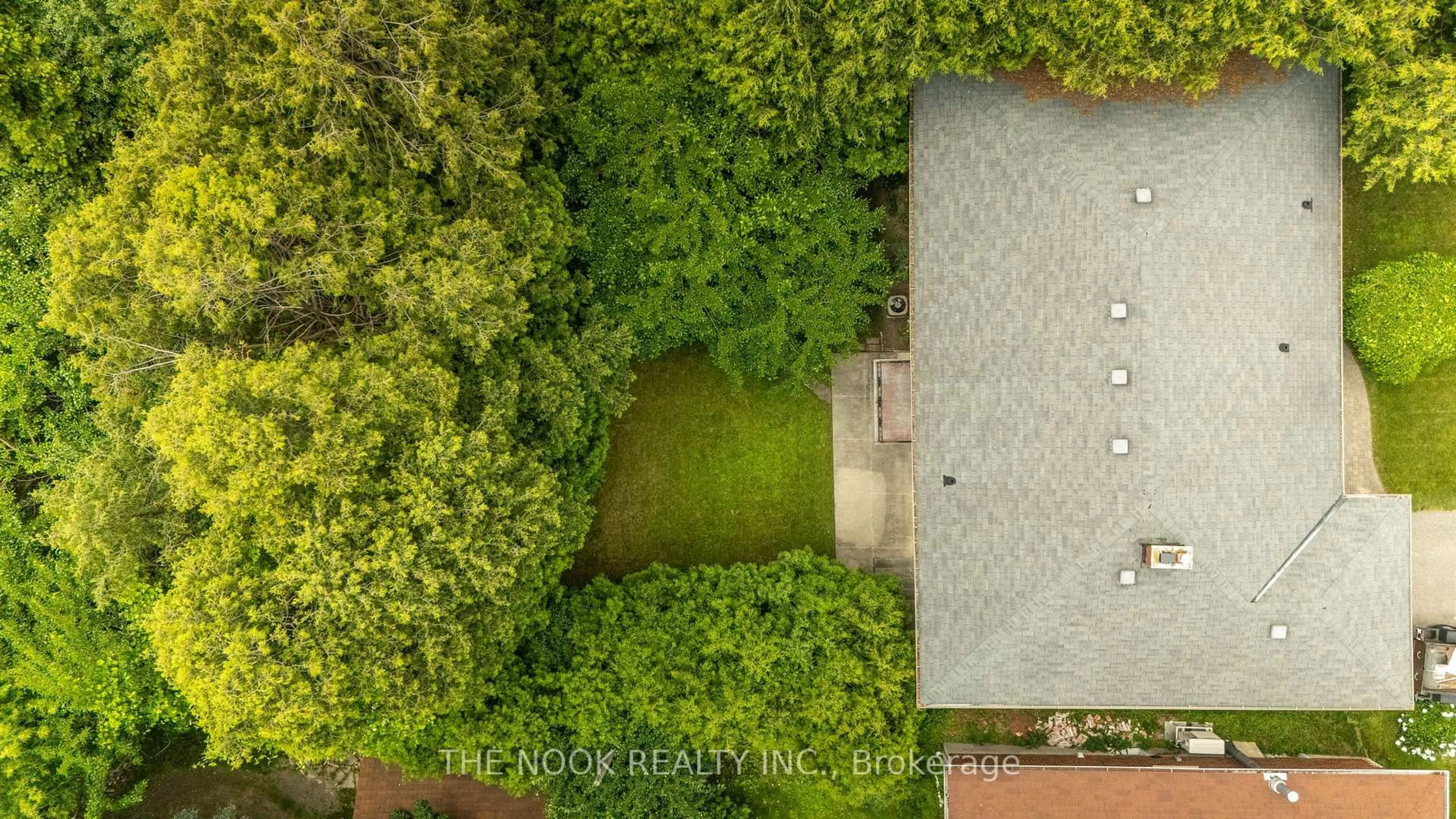 A pic from outside/outdoor area/front of a property/back of a property/a pic from drone, unknown for 351 Rossland Rd, Oshawa Ontario L1G 2X2