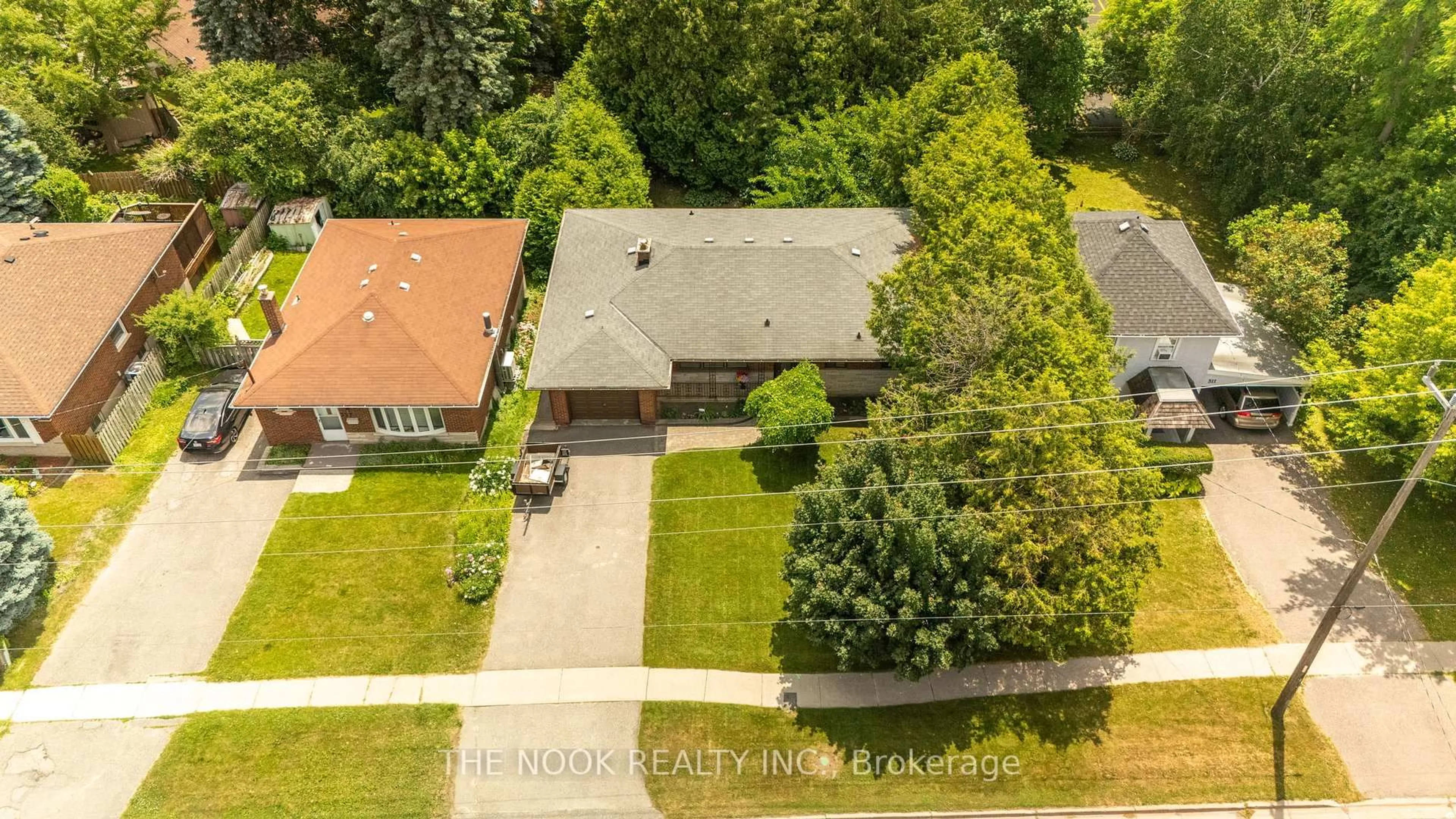 A pic from outside/outdoor area/front of a property/back of a property/a pic from drone, street for 351 Rossland Rd, Oshawa Ontario L1G 2X2