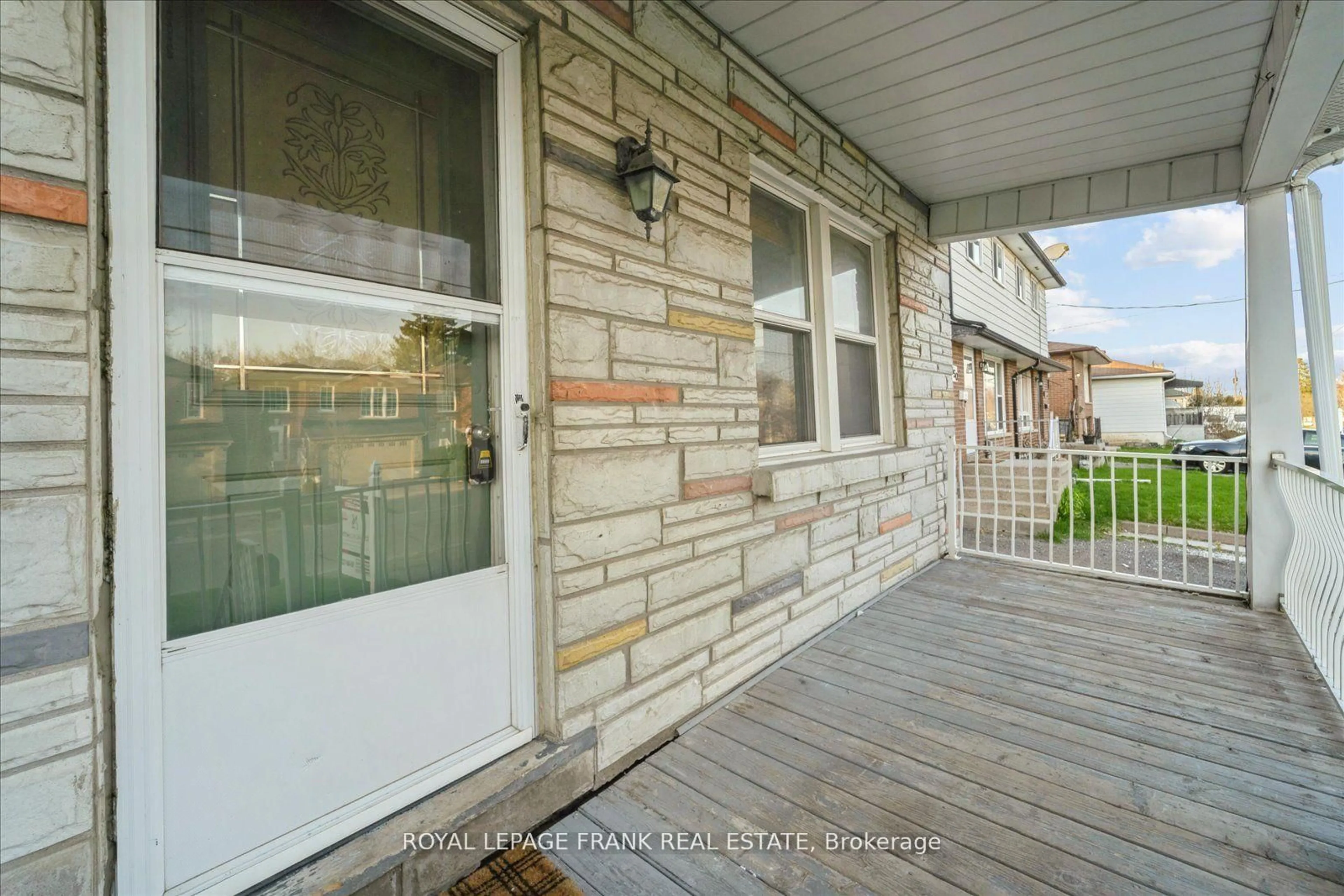 Home with brick exterior material, street for 352 Pine Ave, Oshawa Ontario L1J 2H4