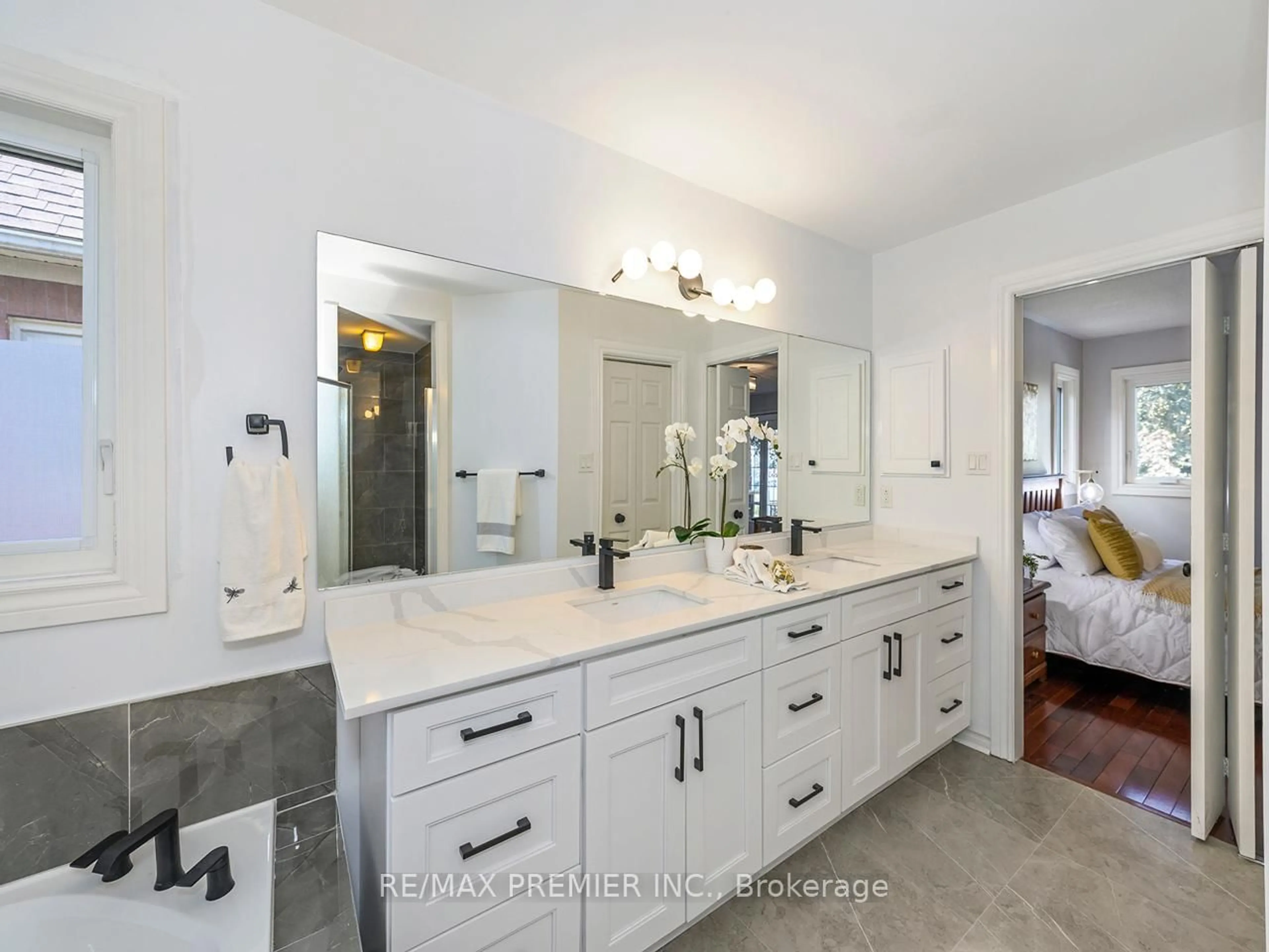 Contemporary bathroom, ceramic/tile floor for 33 Watford St, Whitby Ontario L1M 1E6