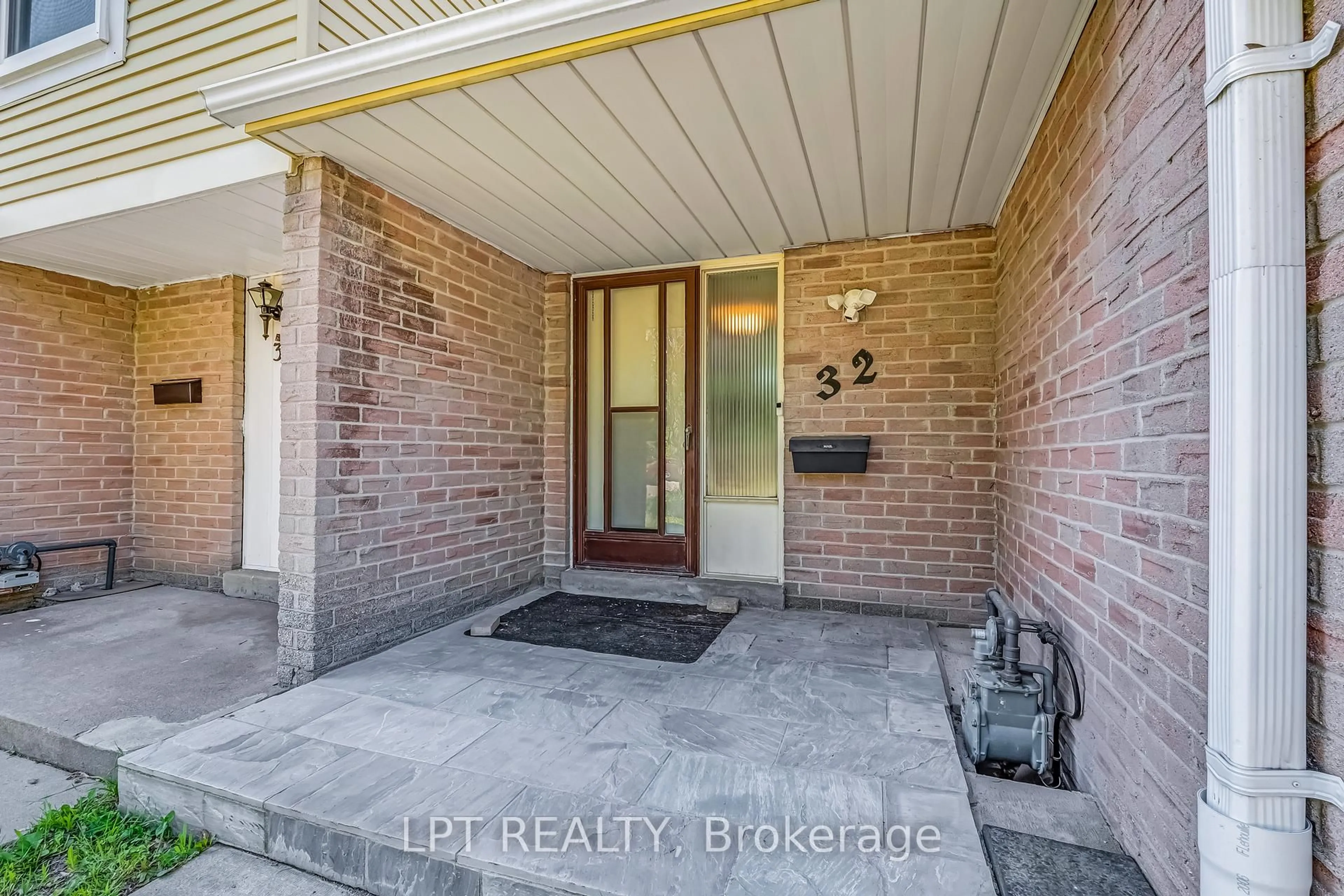Indoor entryway for 32 Scotney Grve, Toronto Ontario M1B 2S4