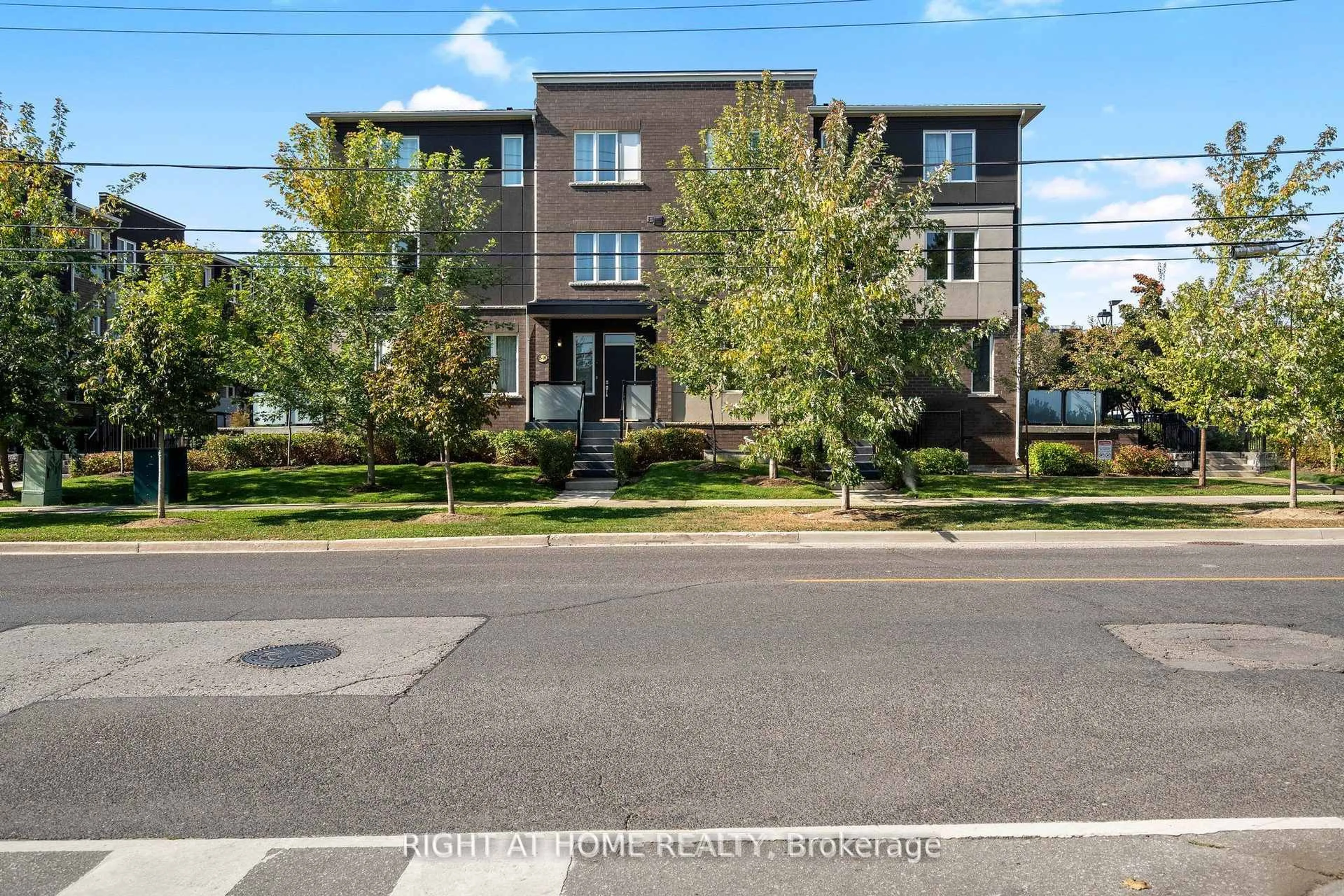 A pic from outside/outdoor area/front of a property/back of a property/a pic from drone, street for 25 Heron Park Pl #4, Toronto Ontario M1E 0B8