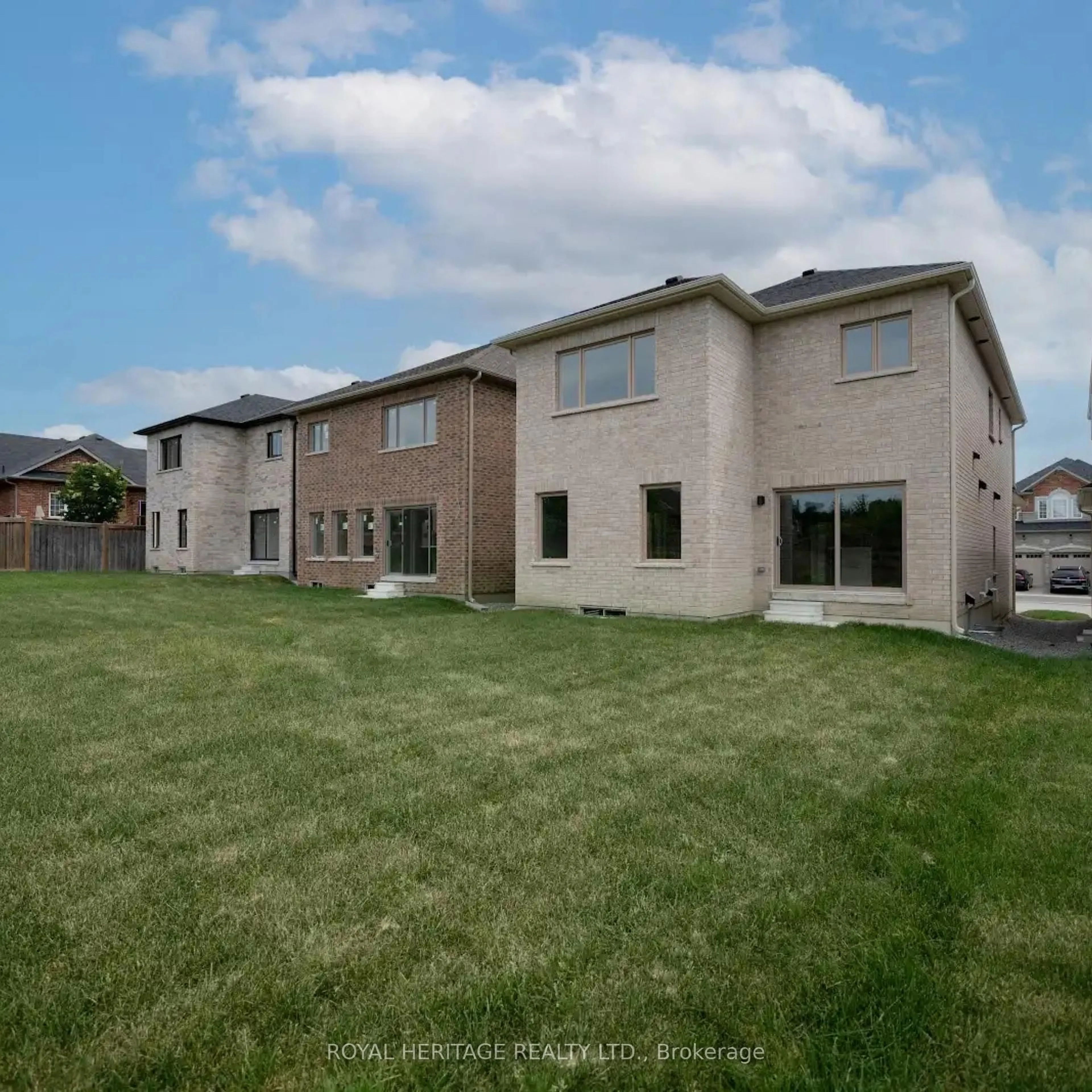 A pic from outside/outdoor area/front of a property/back of a property/a pic from drone, building for 44 St Augustine Dr, Whitby Ontario L1M 0L7
