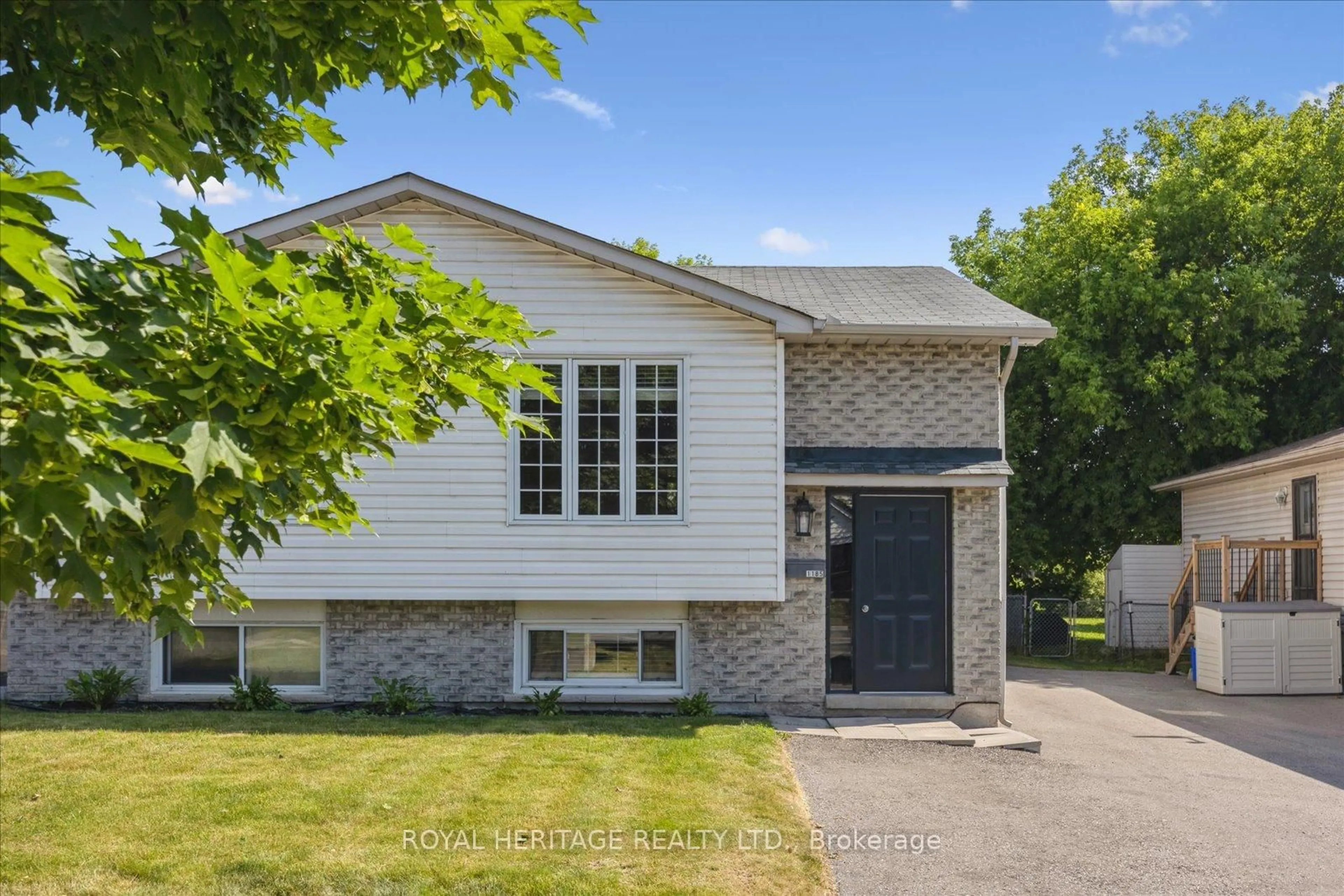 Home with vinyl exterior material, street for 1185 Simcoe St, Oshawa Ontario L1H 4M1