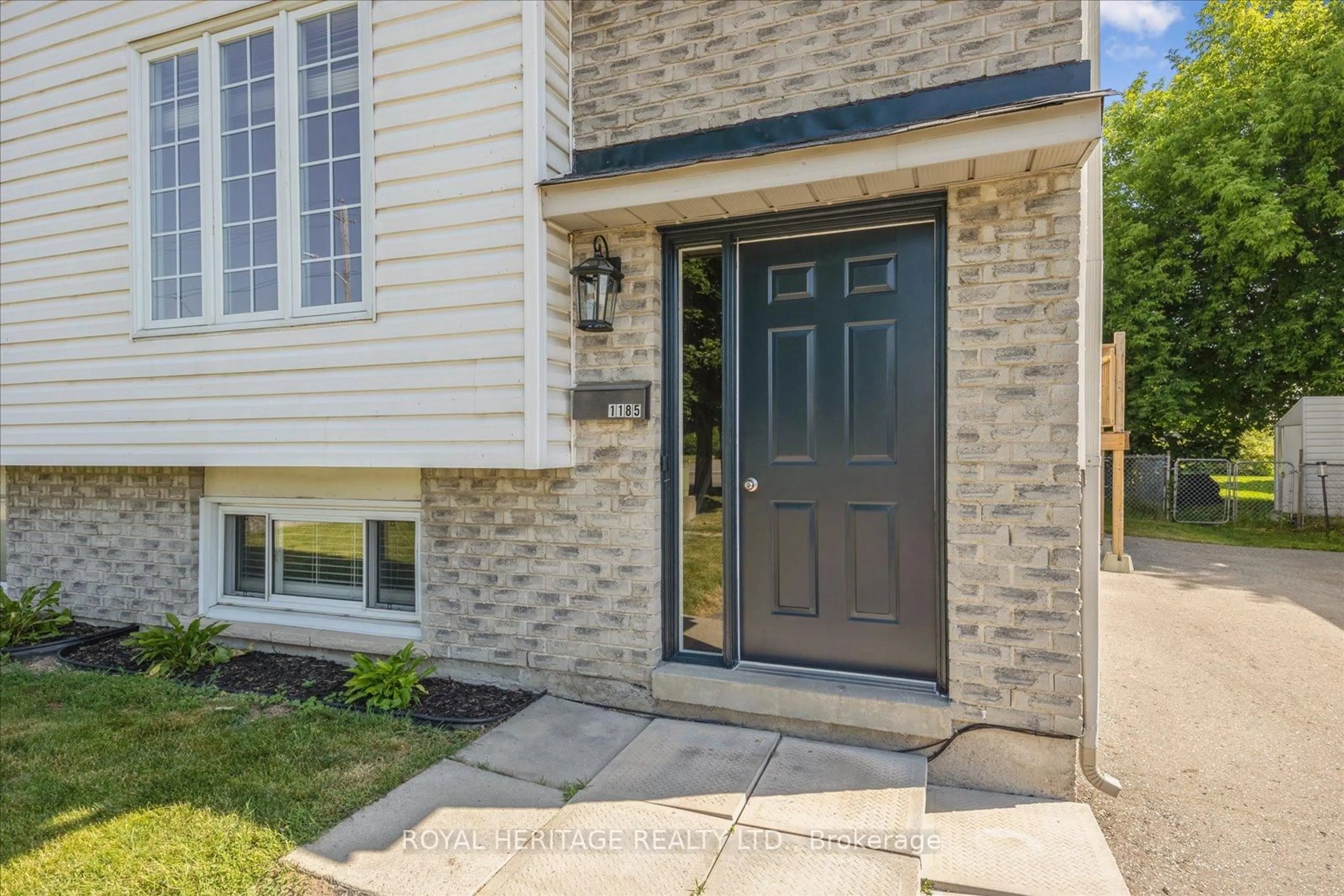 Unknown for 1185 Simcoe St, Oshawa Ontario L1H 4M1