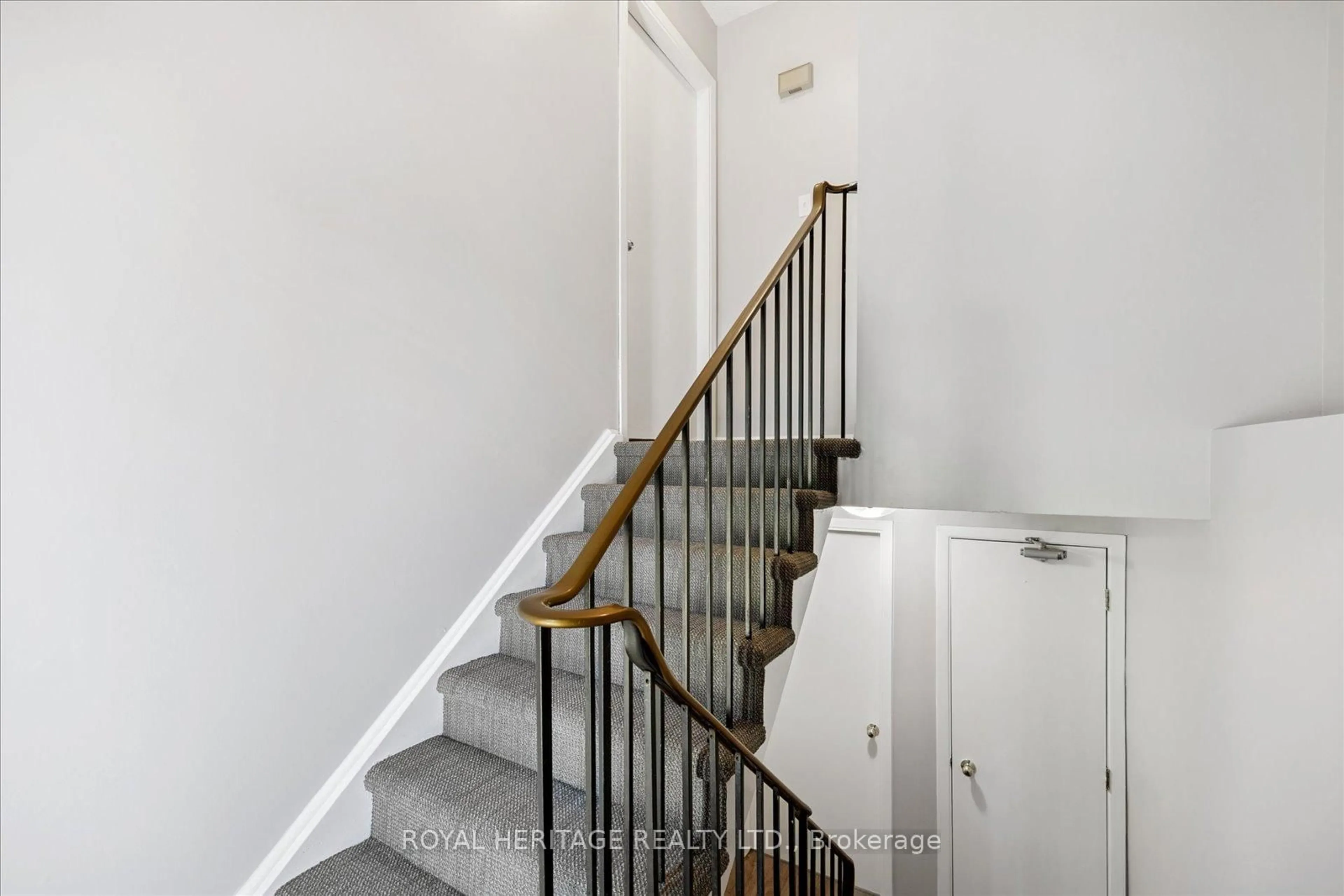 Stairs for 1185 Simcoe St, Oshawa Ontario L1H 4M1