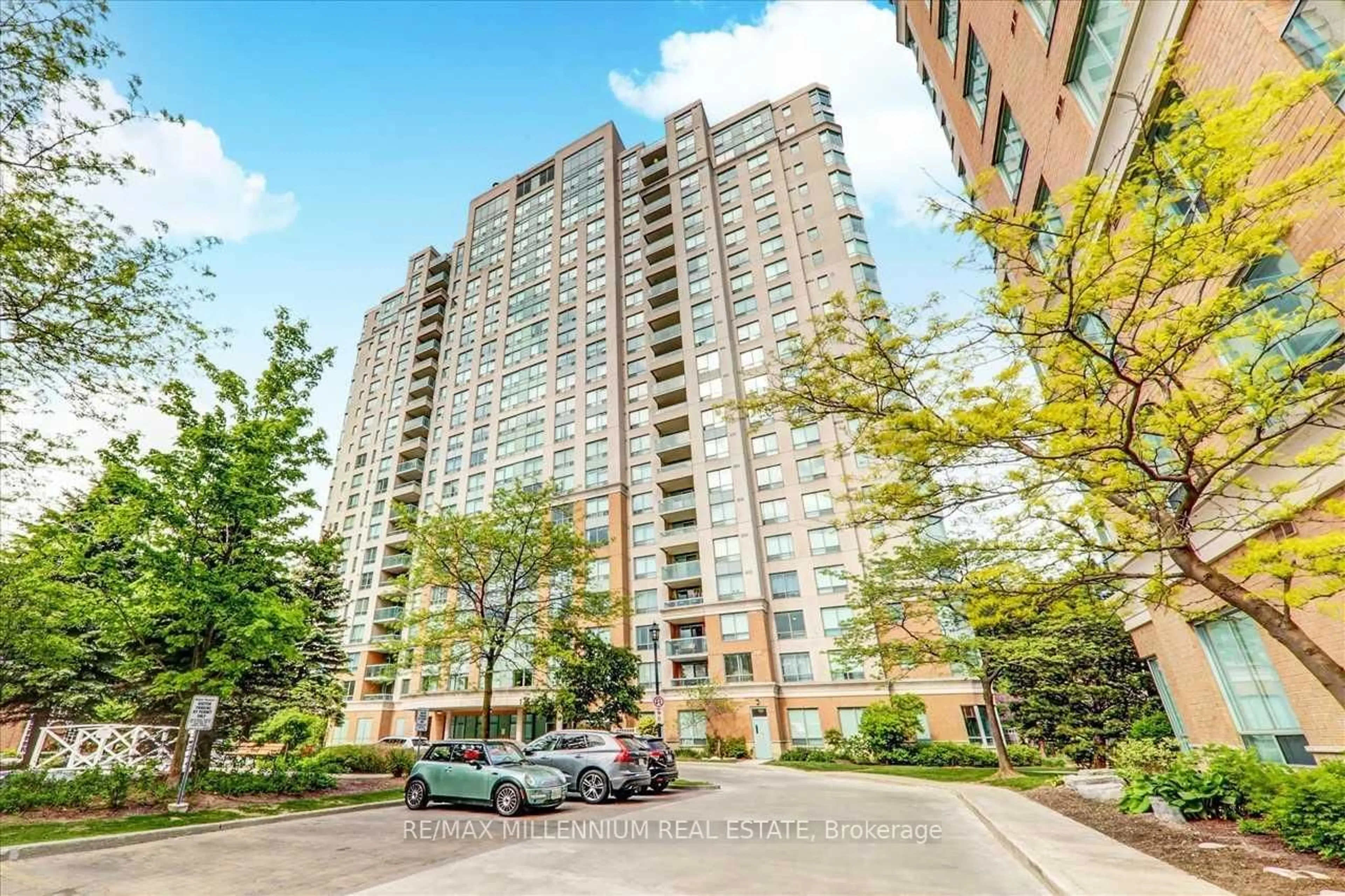 A pic from outside/outdoor area/front of a property/back of a property/a pic from drone, street for 125 Omni Dr #1929, Toronto Ontario M1P 5A9