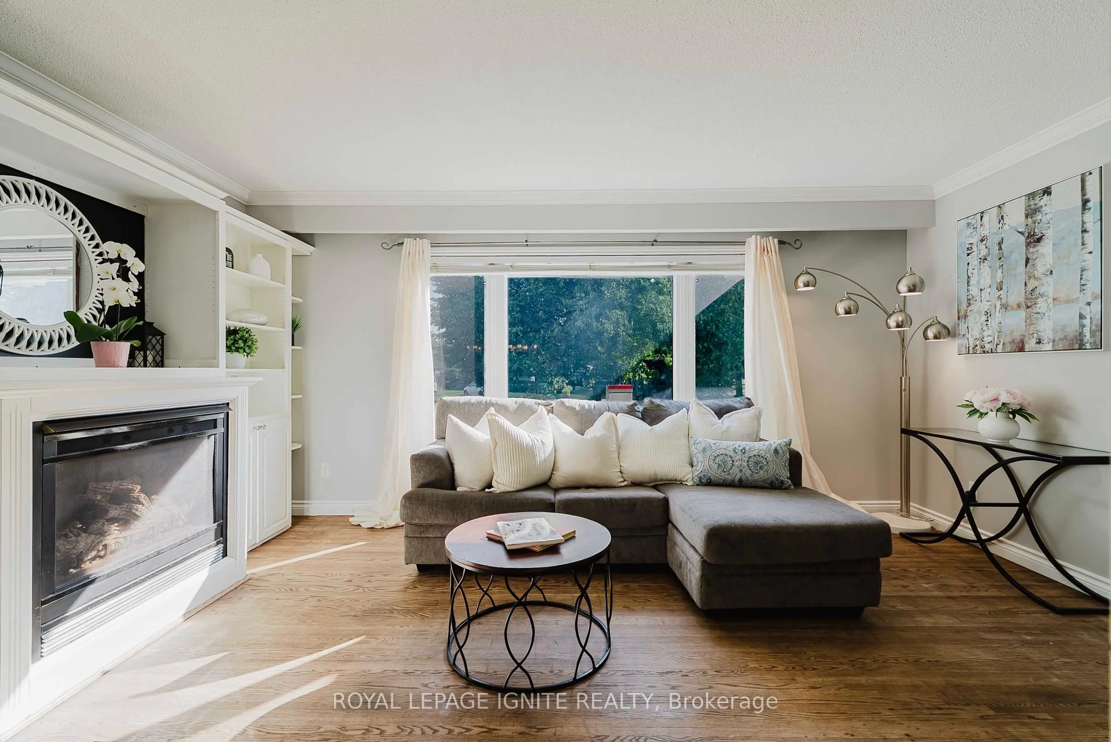 Living room with furniture, wood/laminate floor for 444 Hackney Crt, Oshawa Ontario L1G 2Y4
