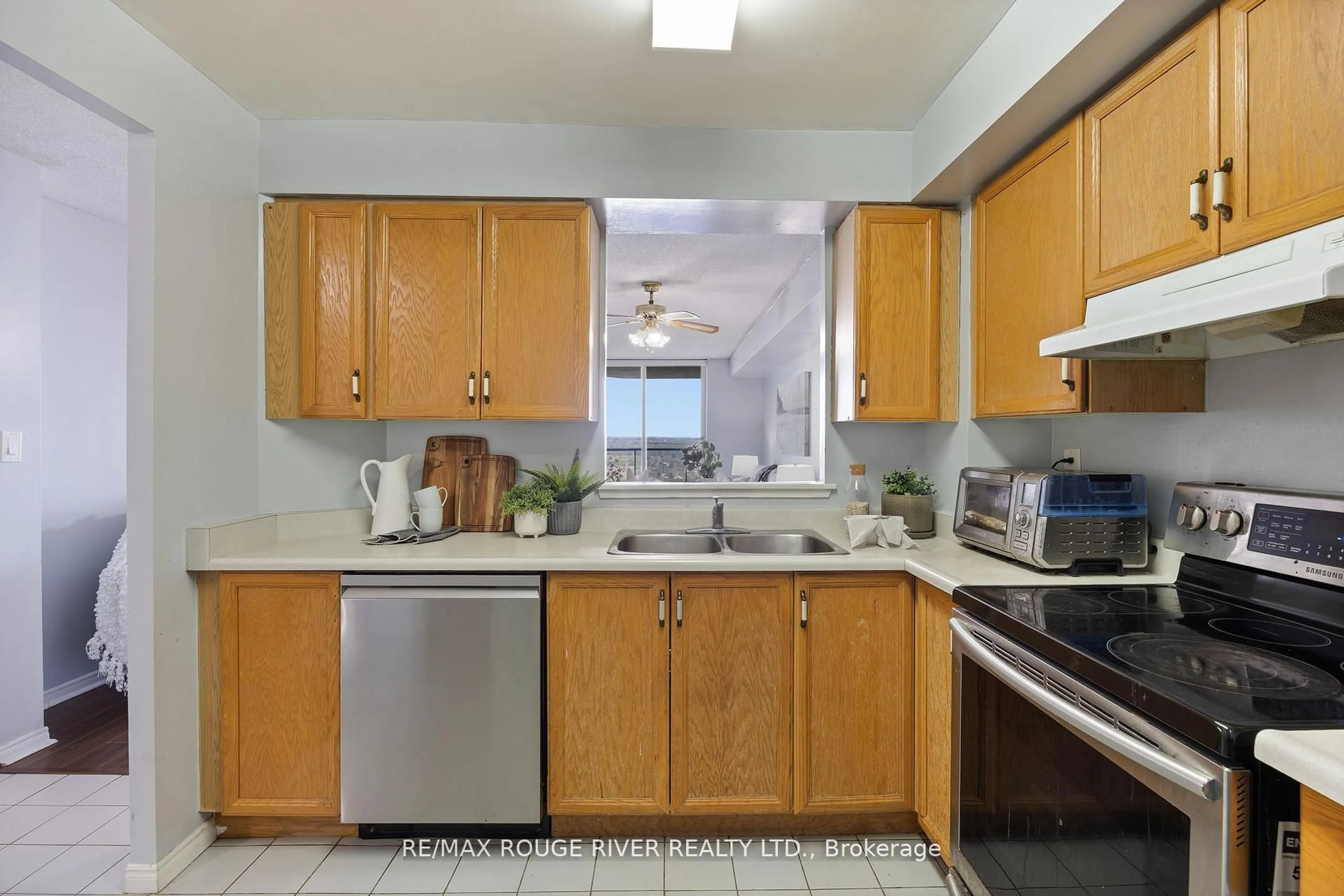 Standard kitchen, unknown for 400 McLevin Ave #1804, Toronto Ontario M1B 5J4