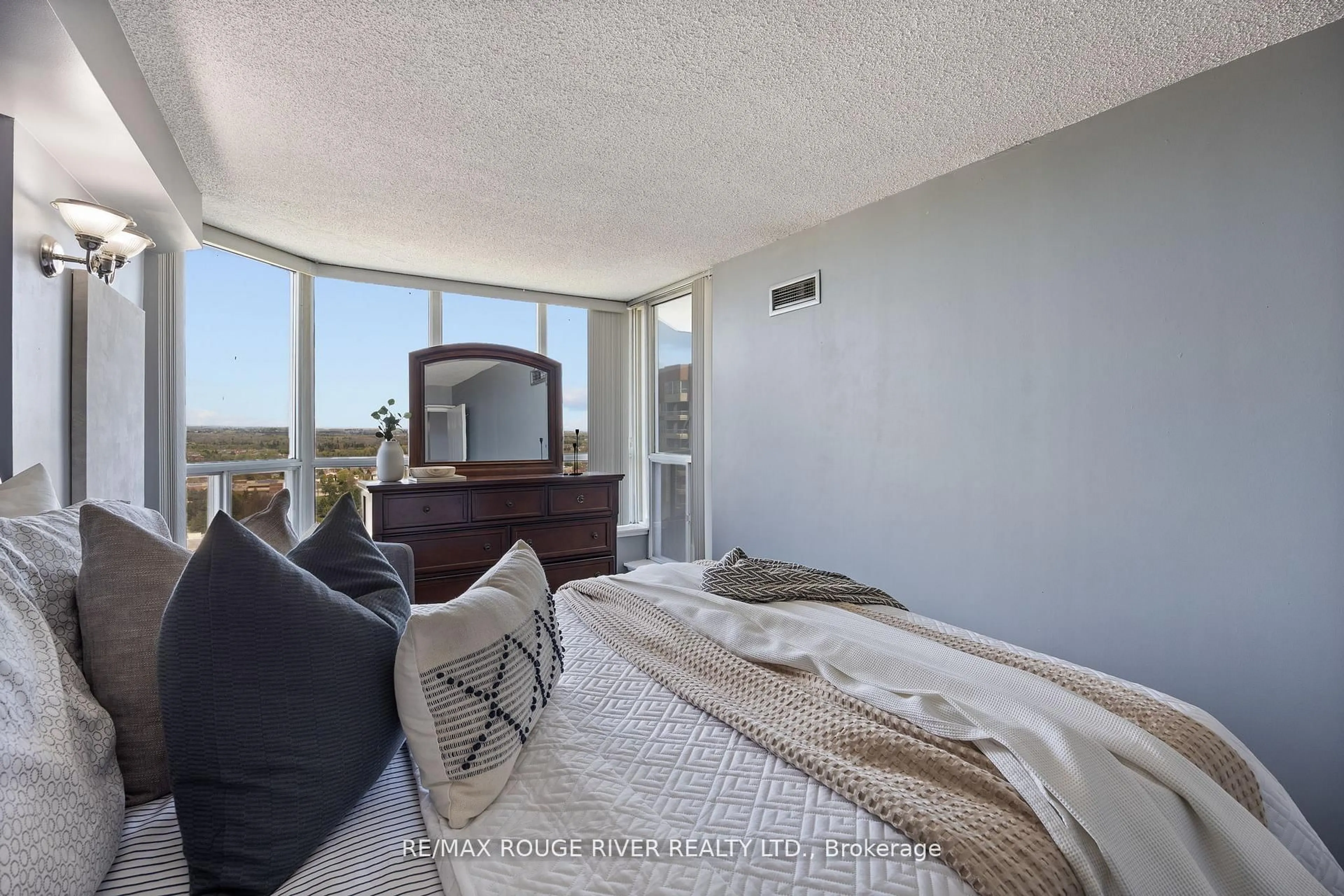 A pic of a room for 400 McLevin Ave #1804, Toronto Ontario M1B 5J4