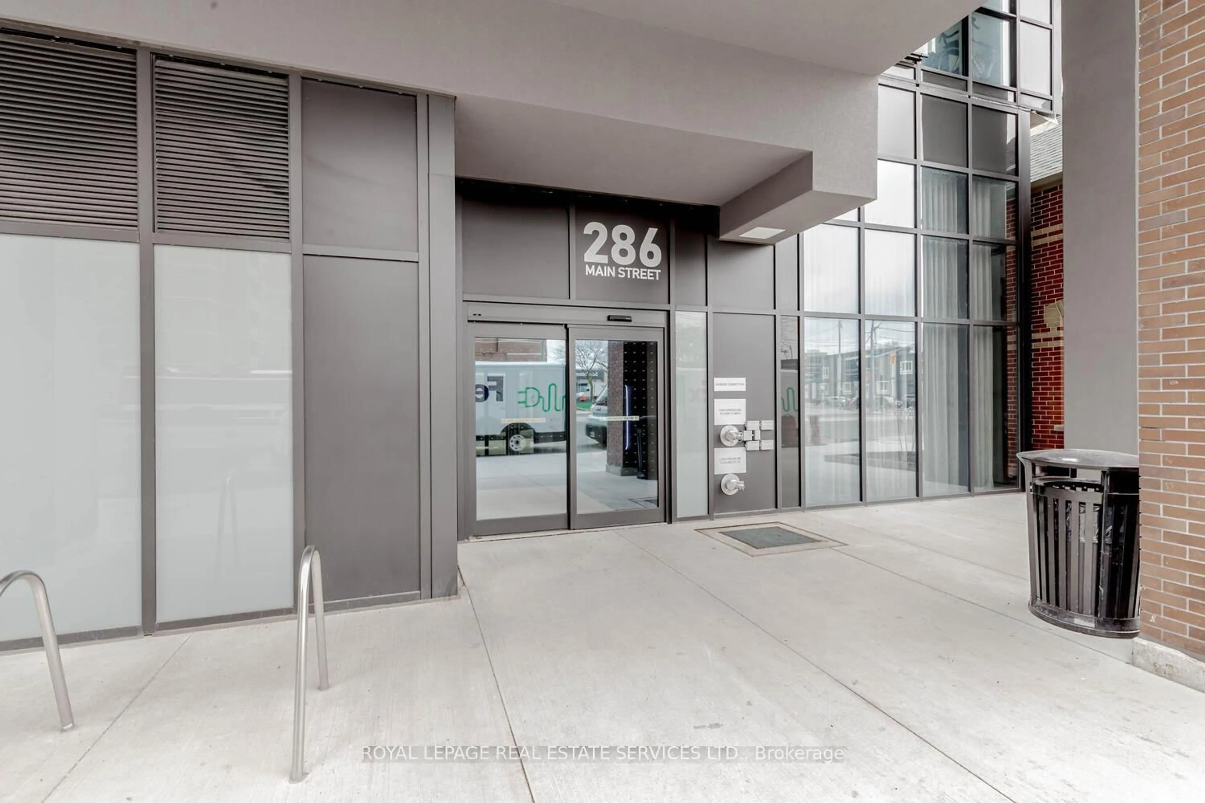 Indoor foyer for 286 Main St #2604, Toronto Ontario M4C 0B3