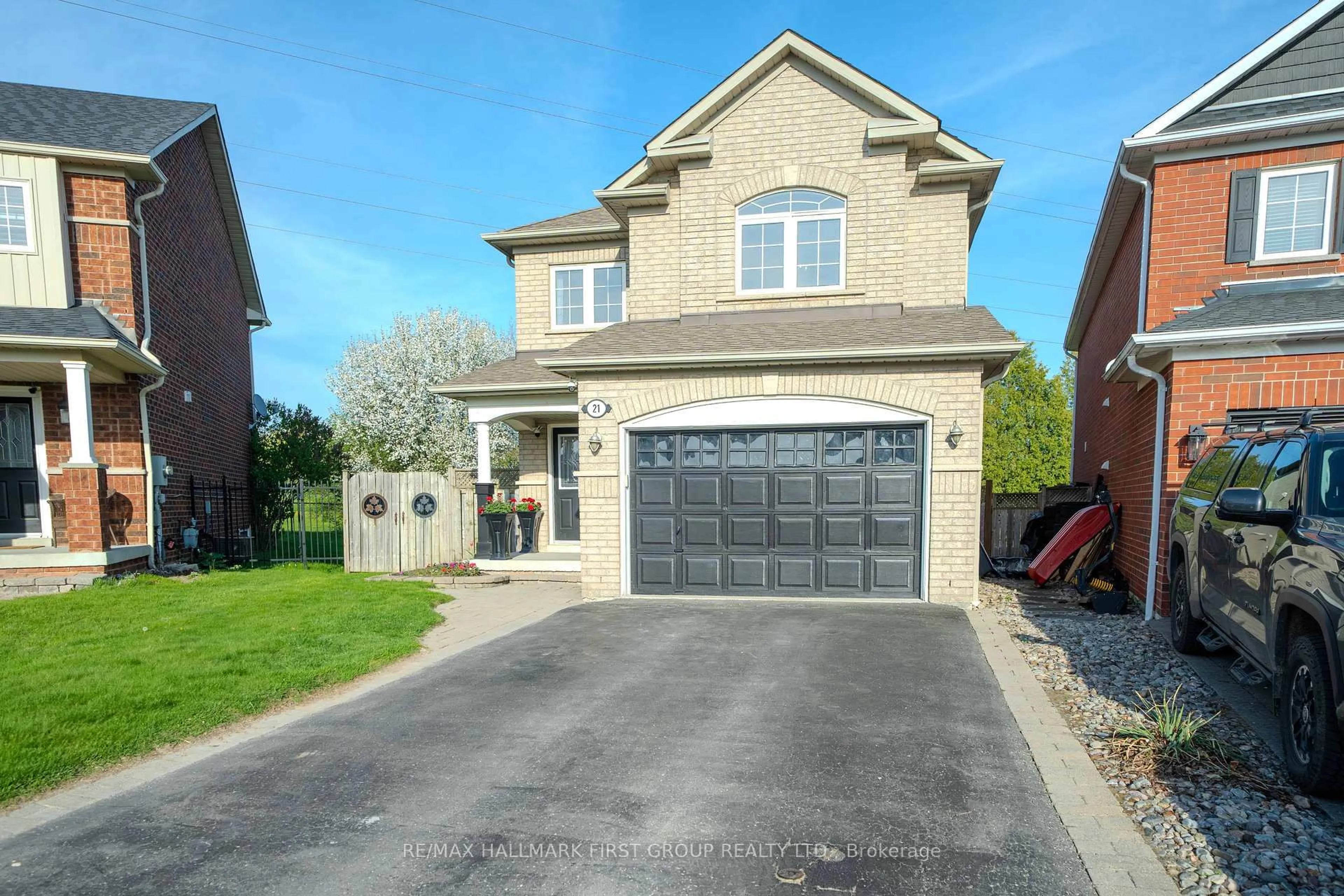 Home with brick exterior material, street for 21 Arlston Crt, Whitby Ontario L1R 3C2