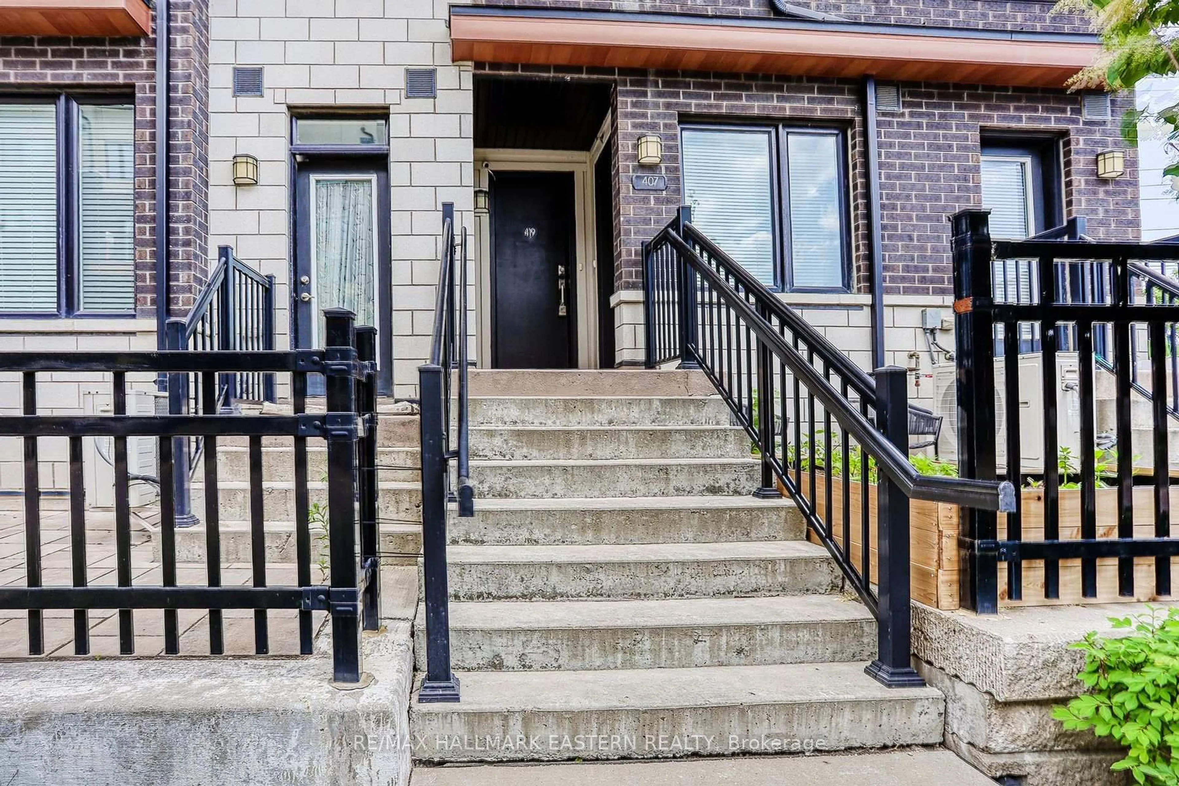 Stairs for 1555 Kingston Rd #419, Pickering Ontario L1V 0E9