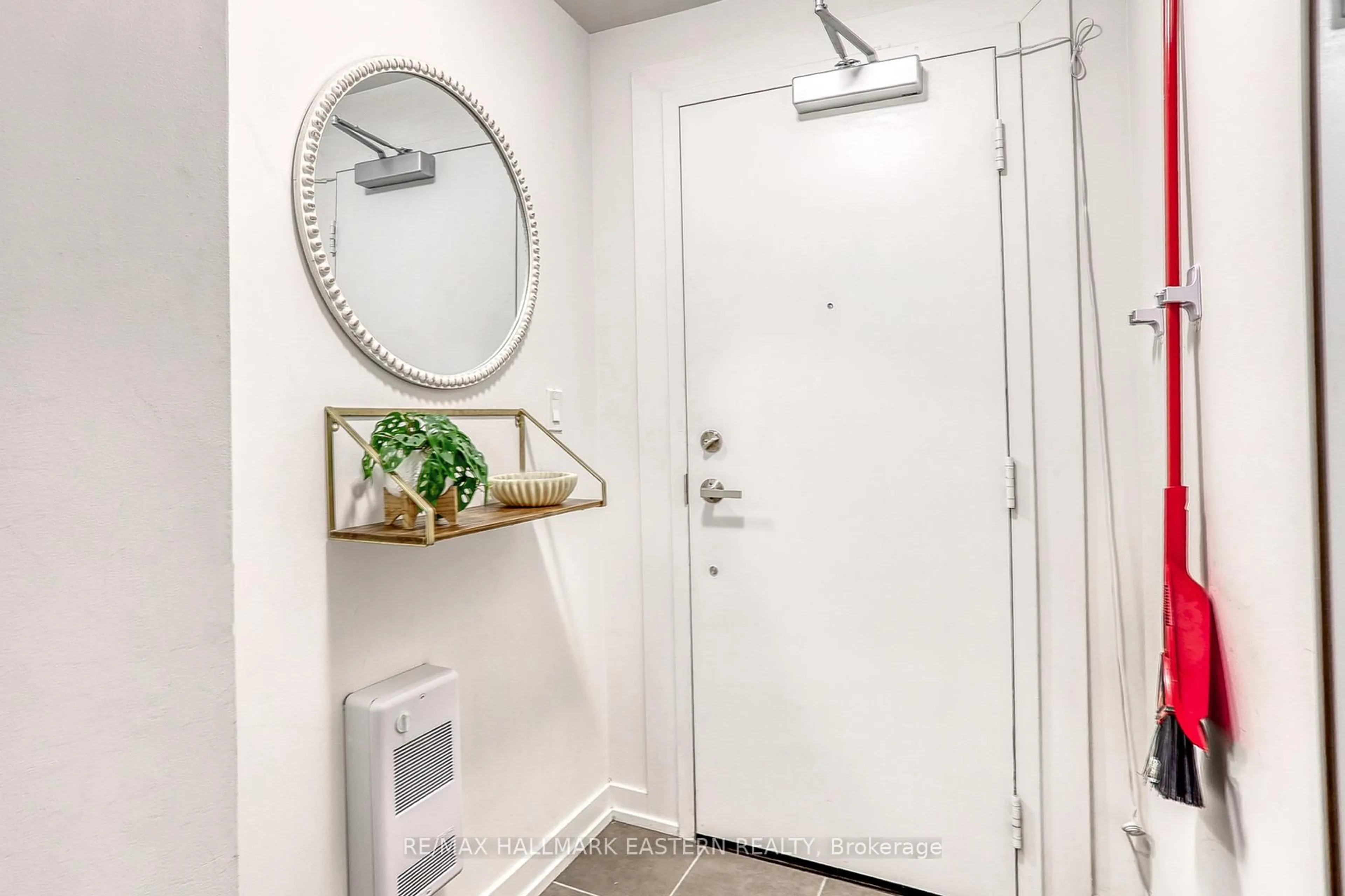 Indoor entryway for 1555 Kingston Rd #419, Pickering Ontario L1V 0E9