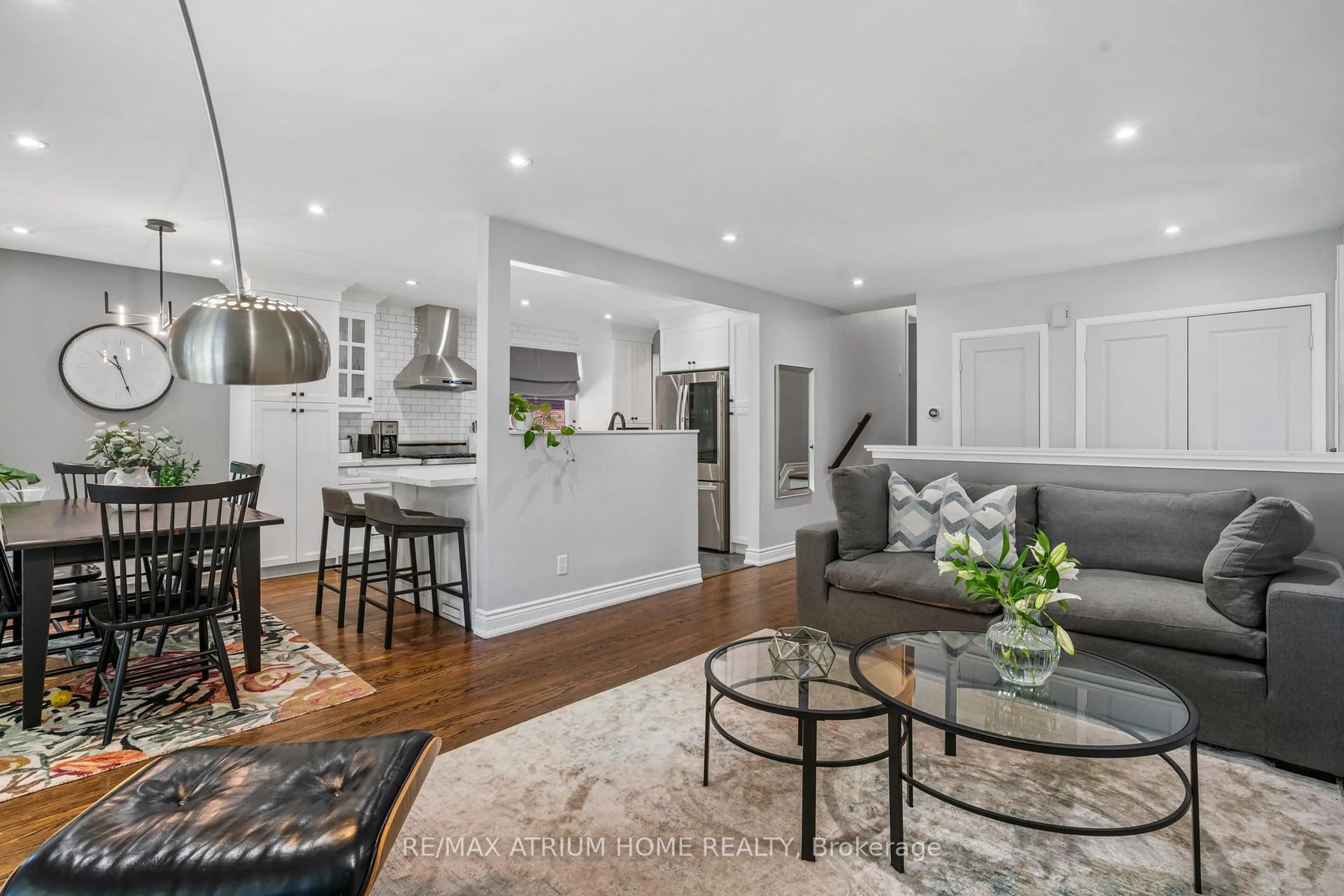 Living room with furniture, unknown for 33 Moraine Hill Dr, Toronto Ontario M1T 2A1