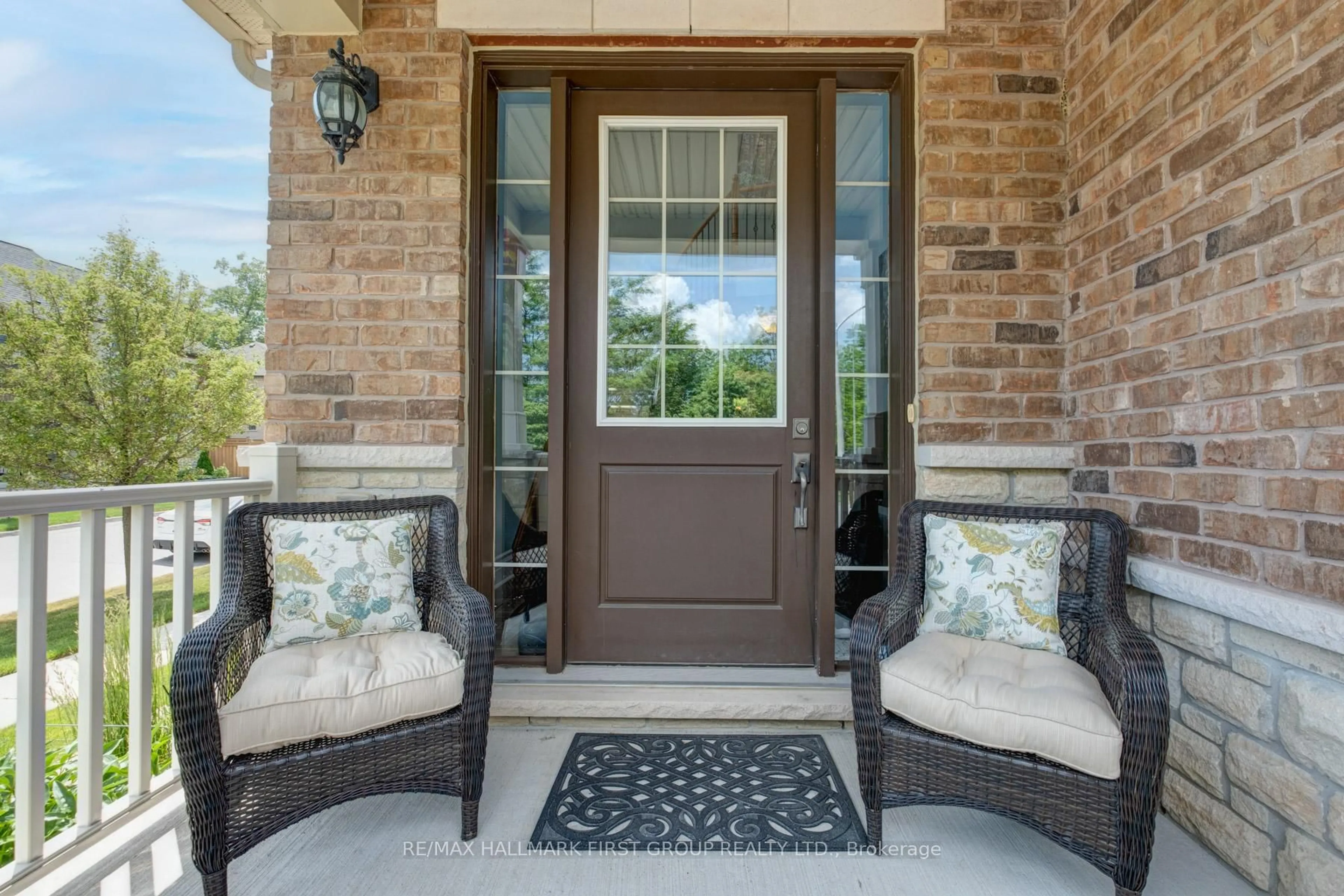 Indoor entryway for 560 Gillmoss Rd, Pickering Ontario L1W 0A9
