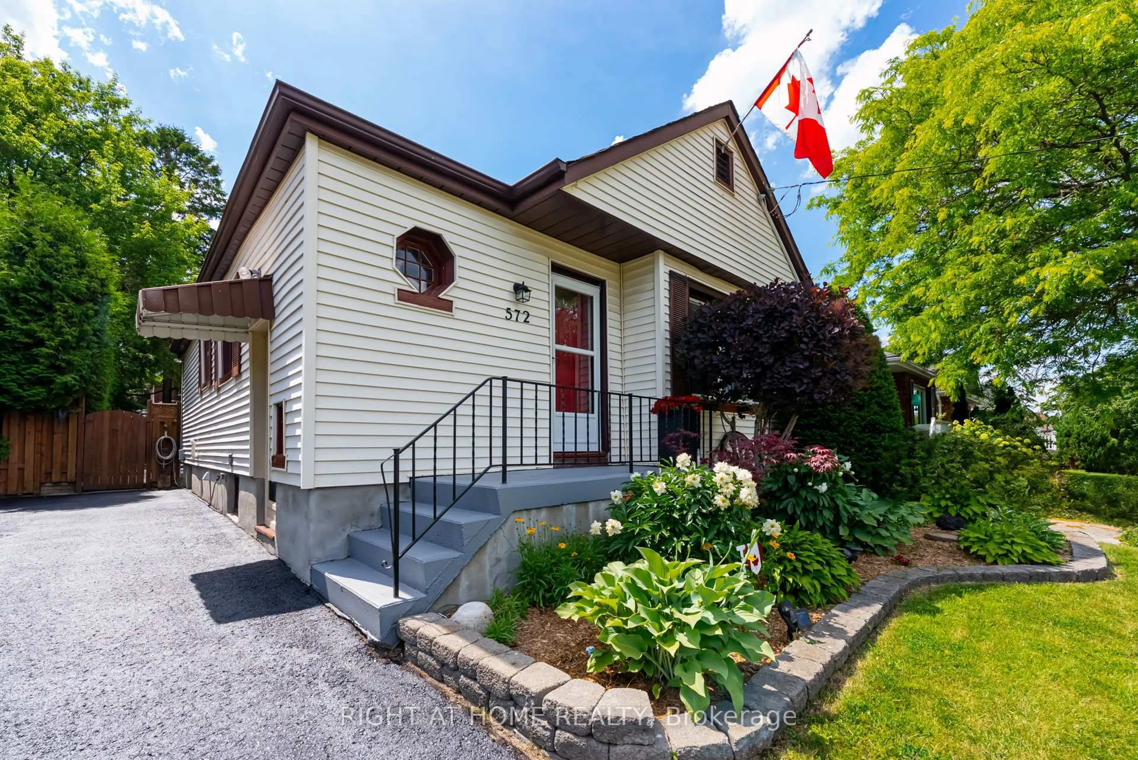 Unknown for 572 Grierson St, Oshawa Ontario L1G 5J1