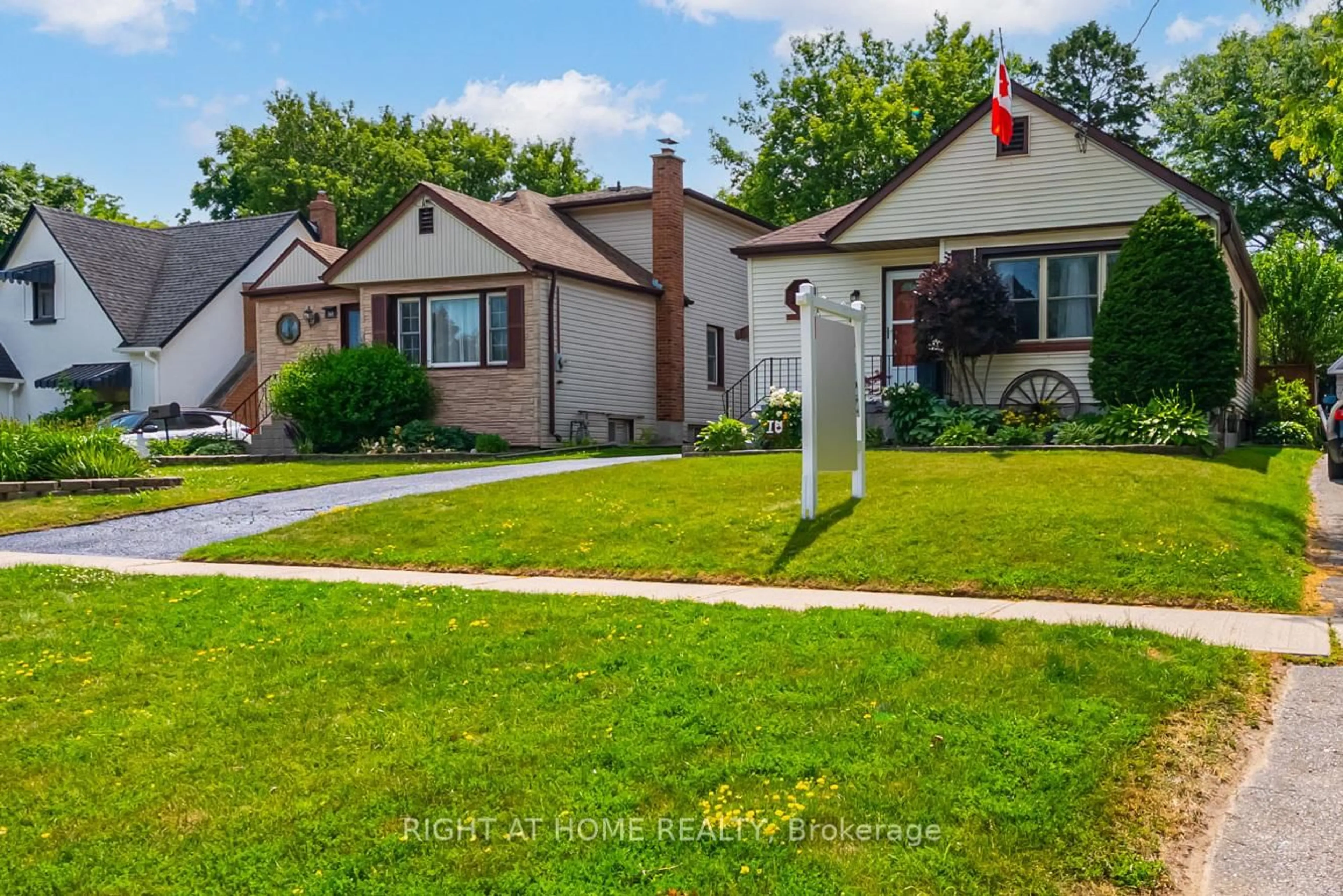 Home with vinyl exterior material, street for 572 Grierson St, Oshawa Ontario L1G 5J1