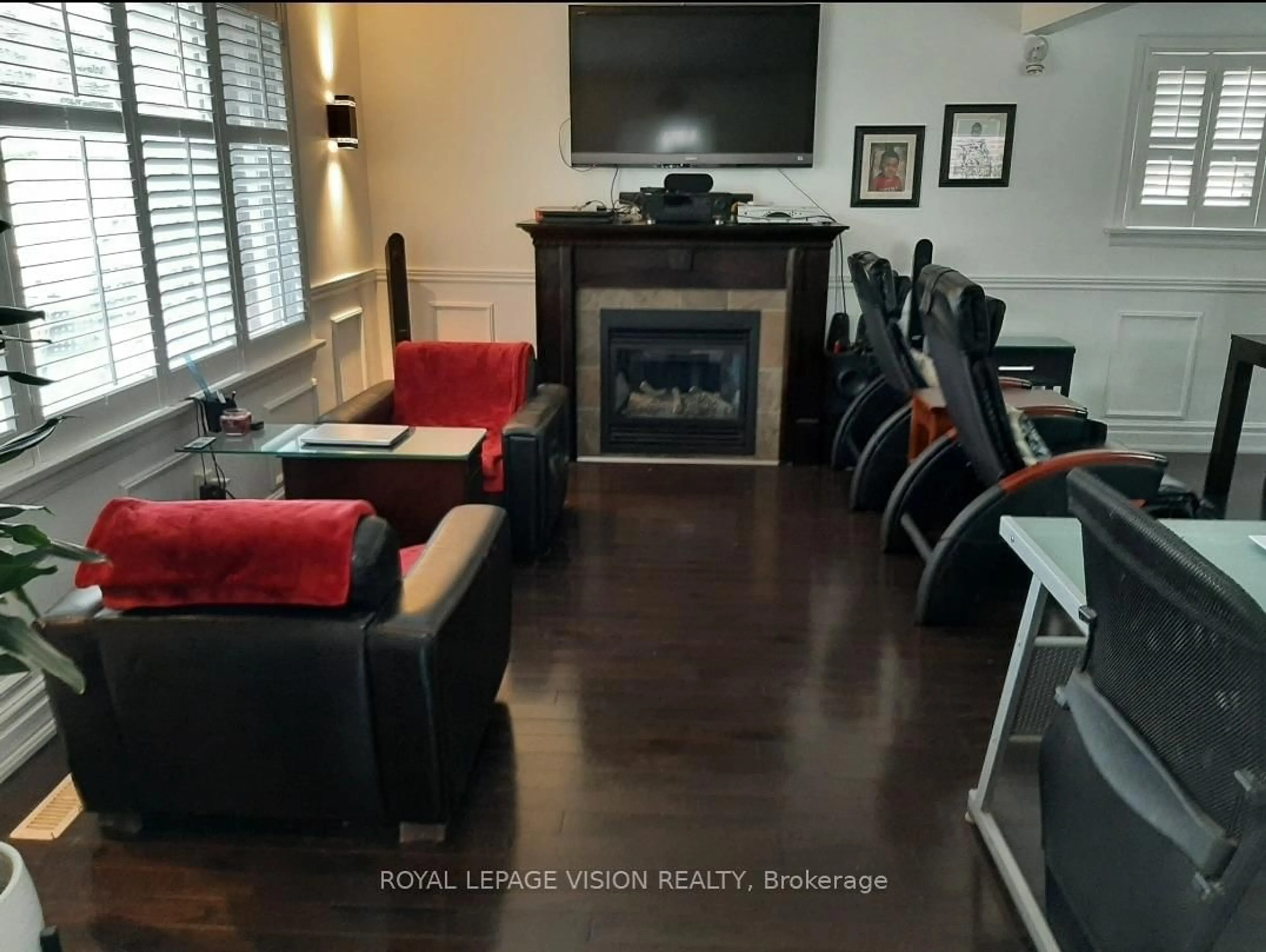 Living room with furniture, wood/laminate floor for 52 Ellendale Dr, Toronto Ontario M1P 1N5