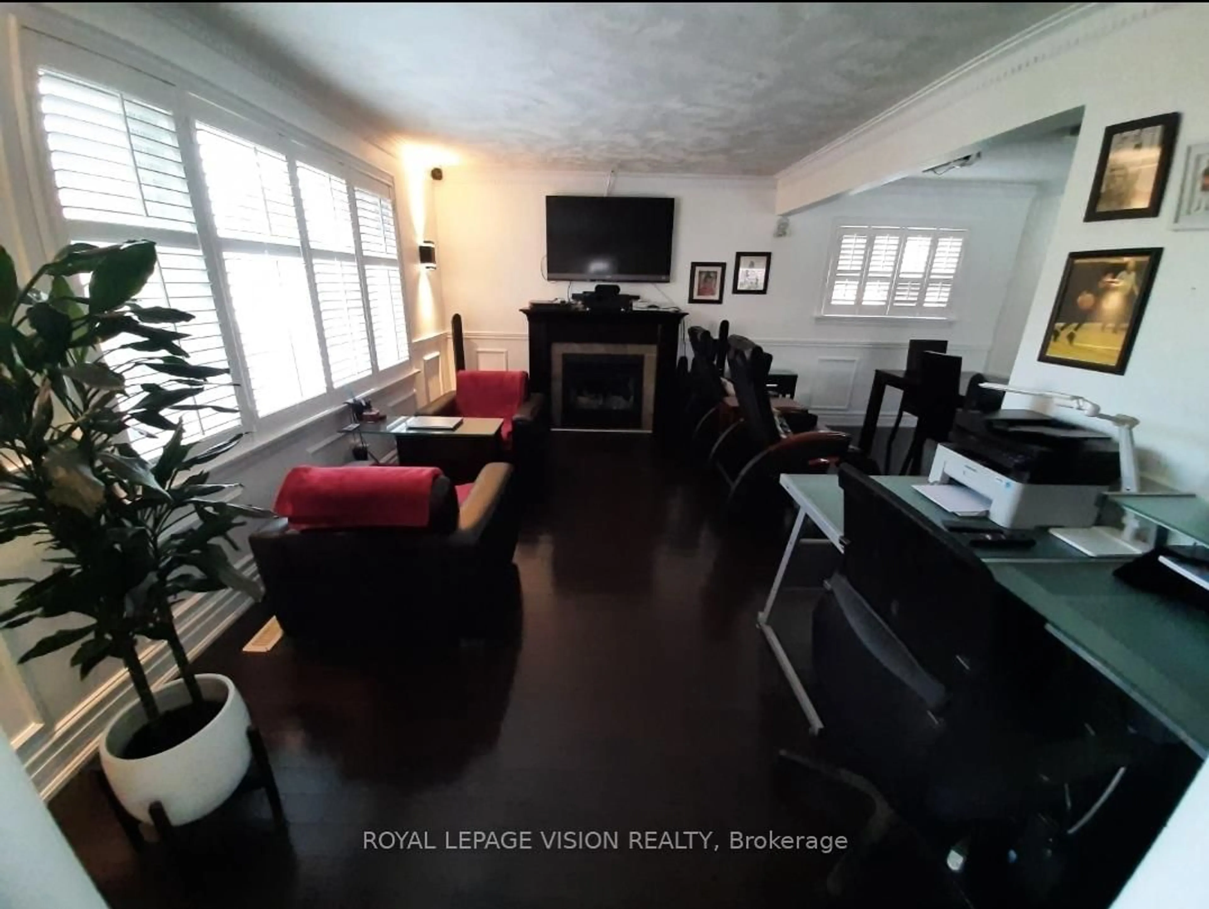A pic of a room for 52 Ellendale Dr, Toronto Ontario M1P 1N5
