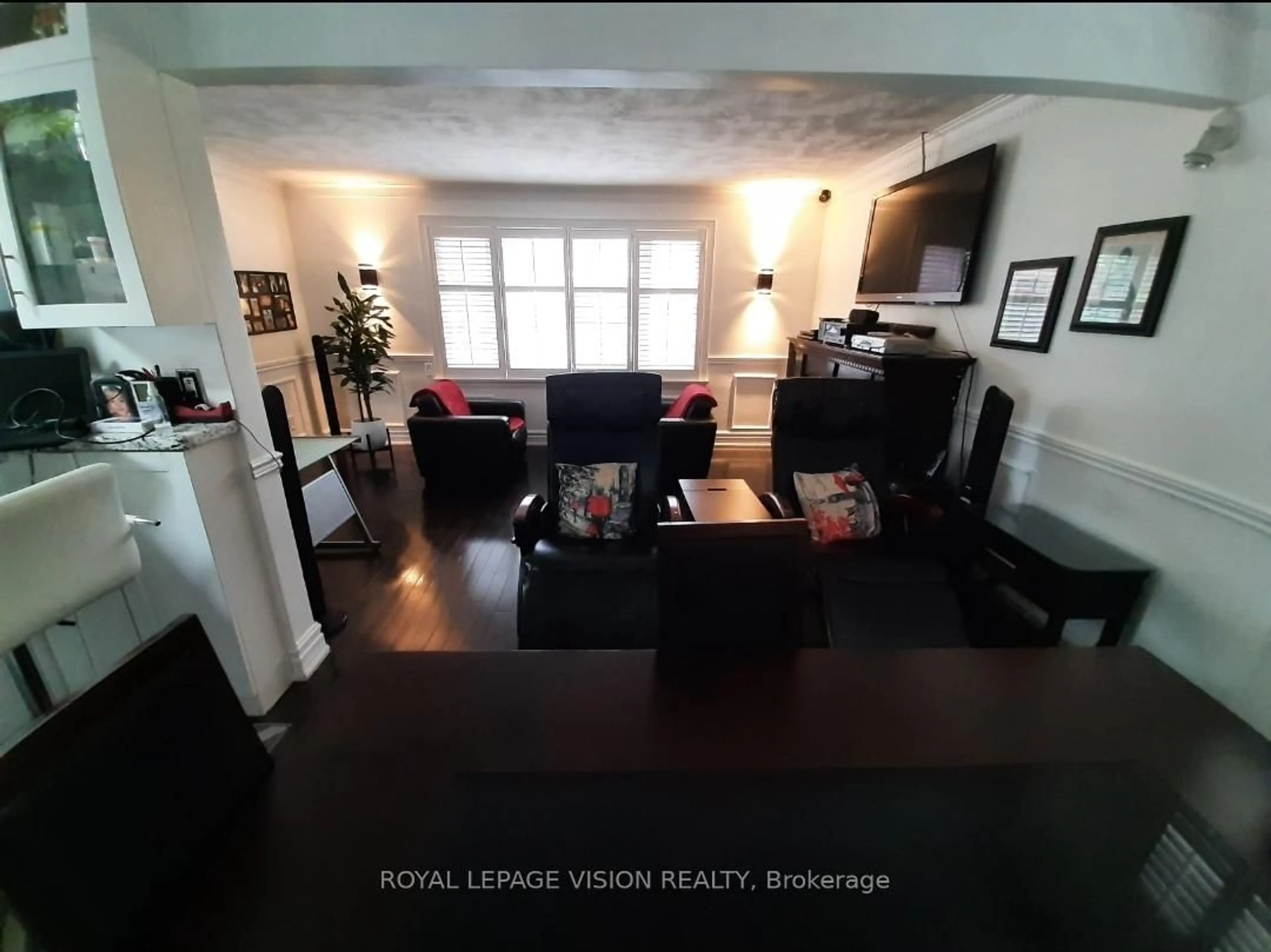 A pic of a room for 52 Ellendale Dr, Toronto Ontario M1P 1N5
