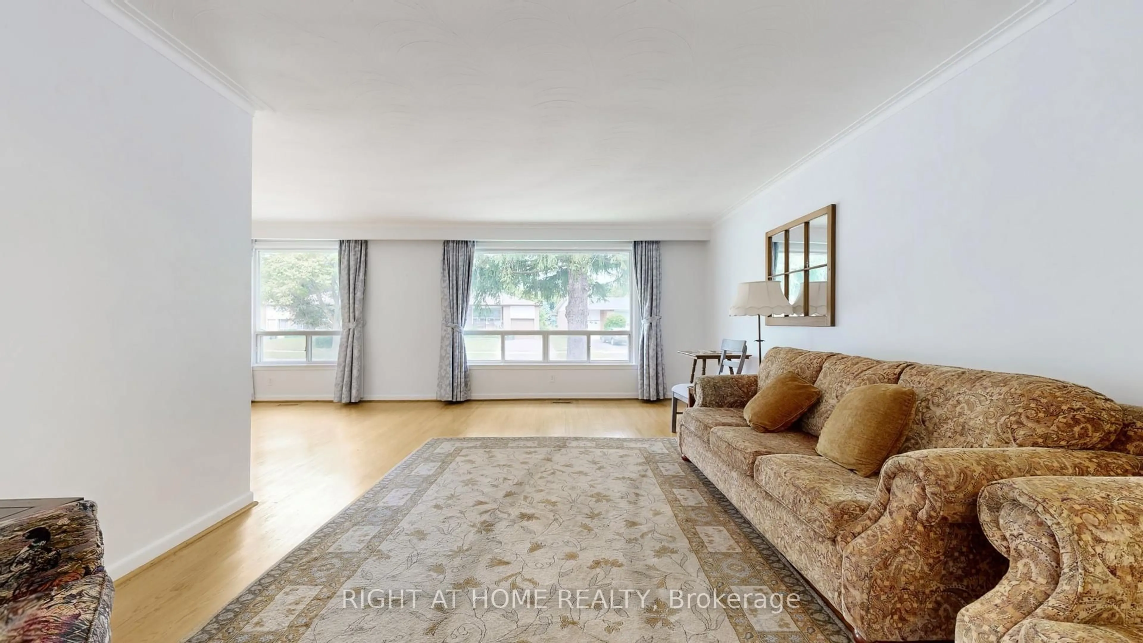 Living room with furniture, unknown for 31 Amberjack Blvd, Toronto Ontario M1H 2J2
