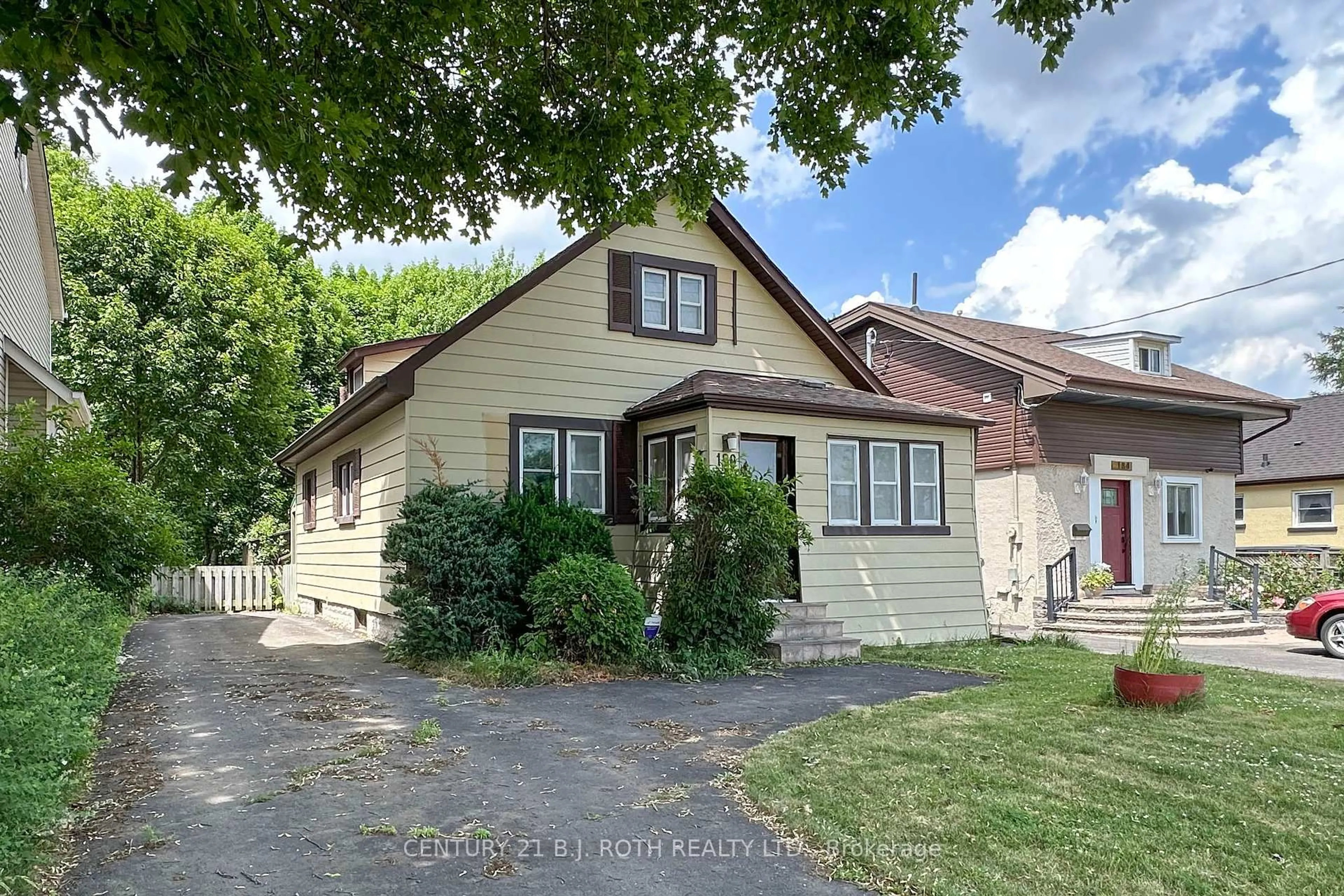 Home with vinyl exterior material, street for 180 Hillcroft St, Oshawa Ontario L1G 2L5