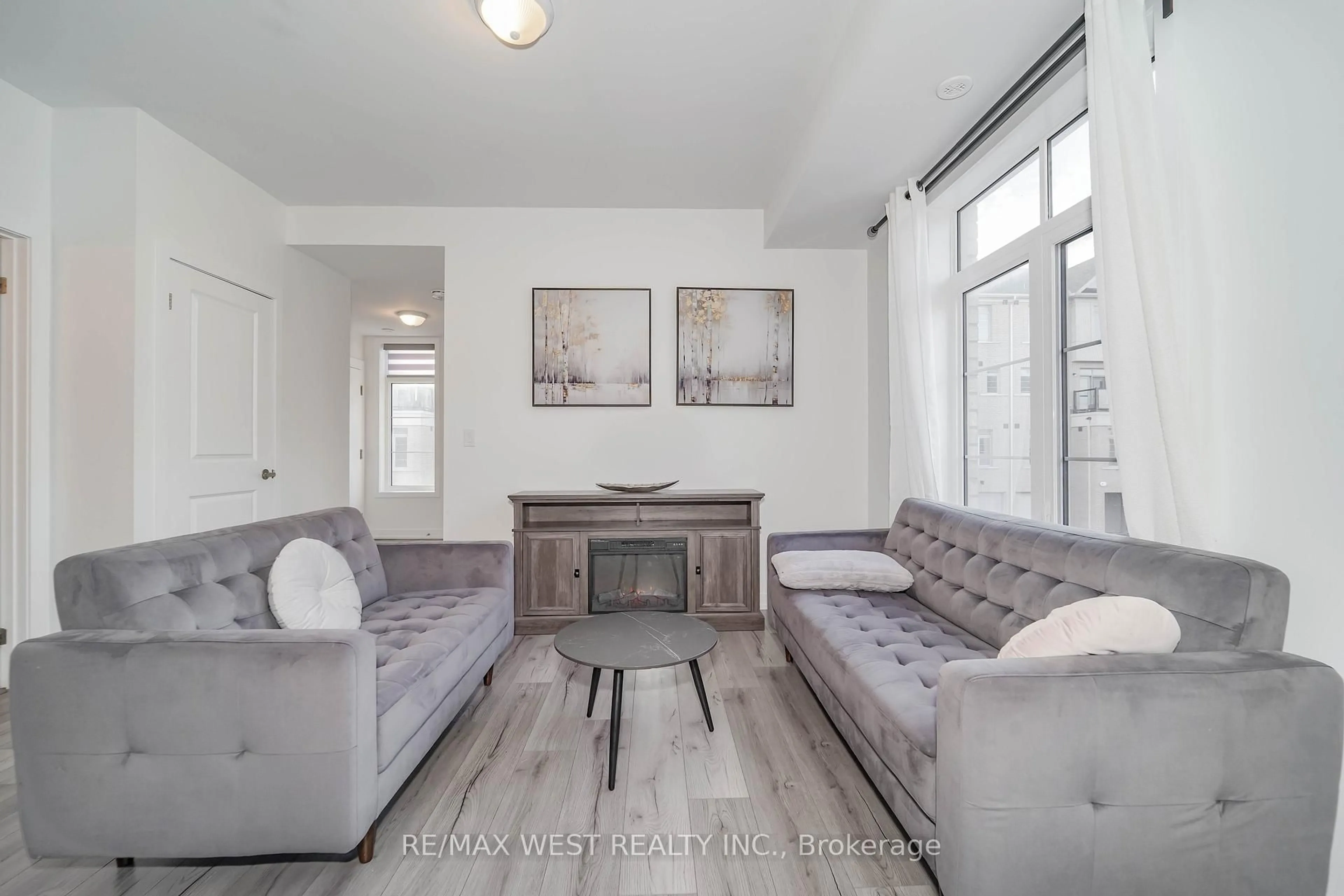 Living room with furniture, unknown for 1655 Palmers Sawmill Rd #1001, Pickering Ontario L1X 0R3