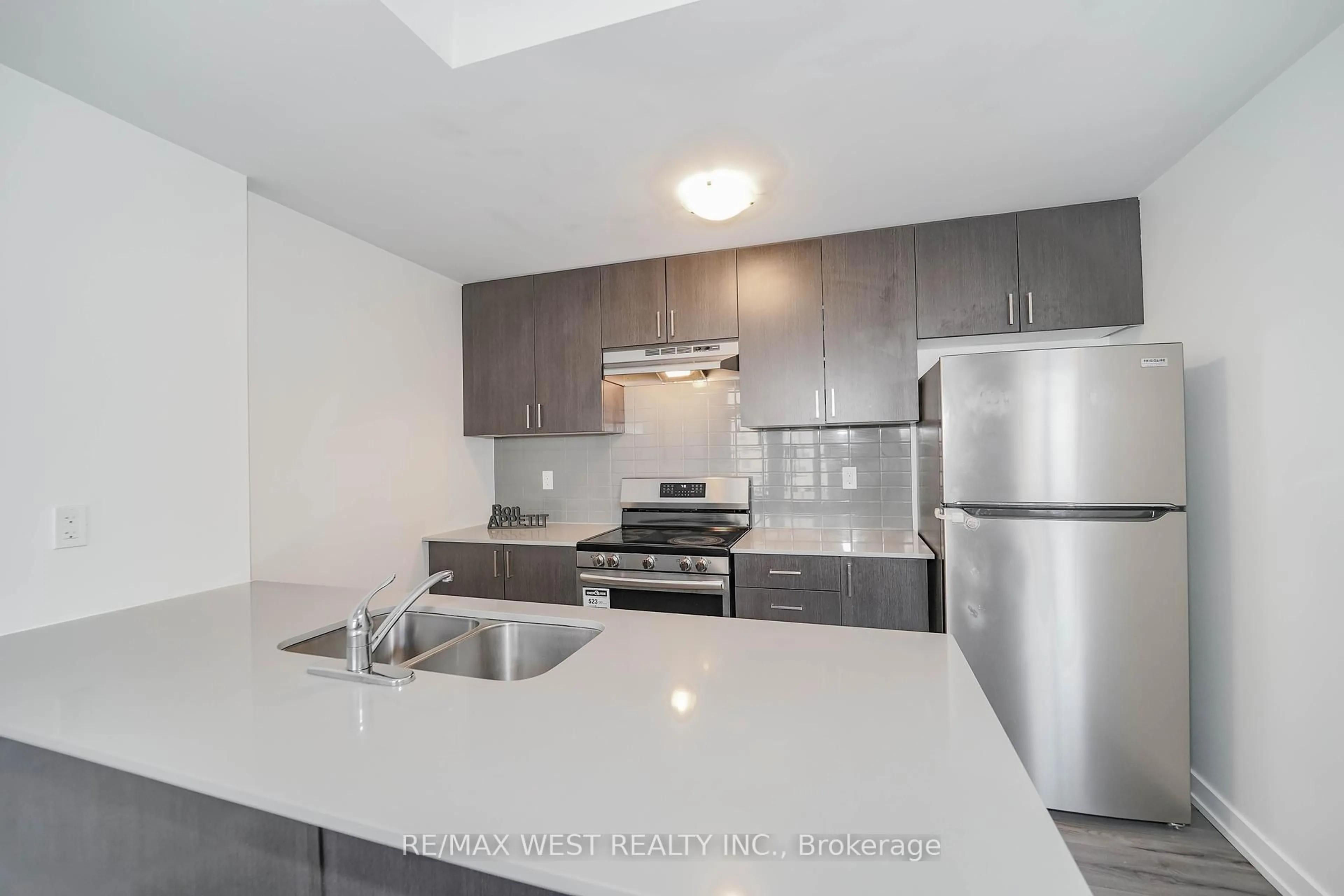 Standard kitchen, unknown for 1655 Palmers Sawmill Rd #1001, Pickering Ontario L1X 0R3