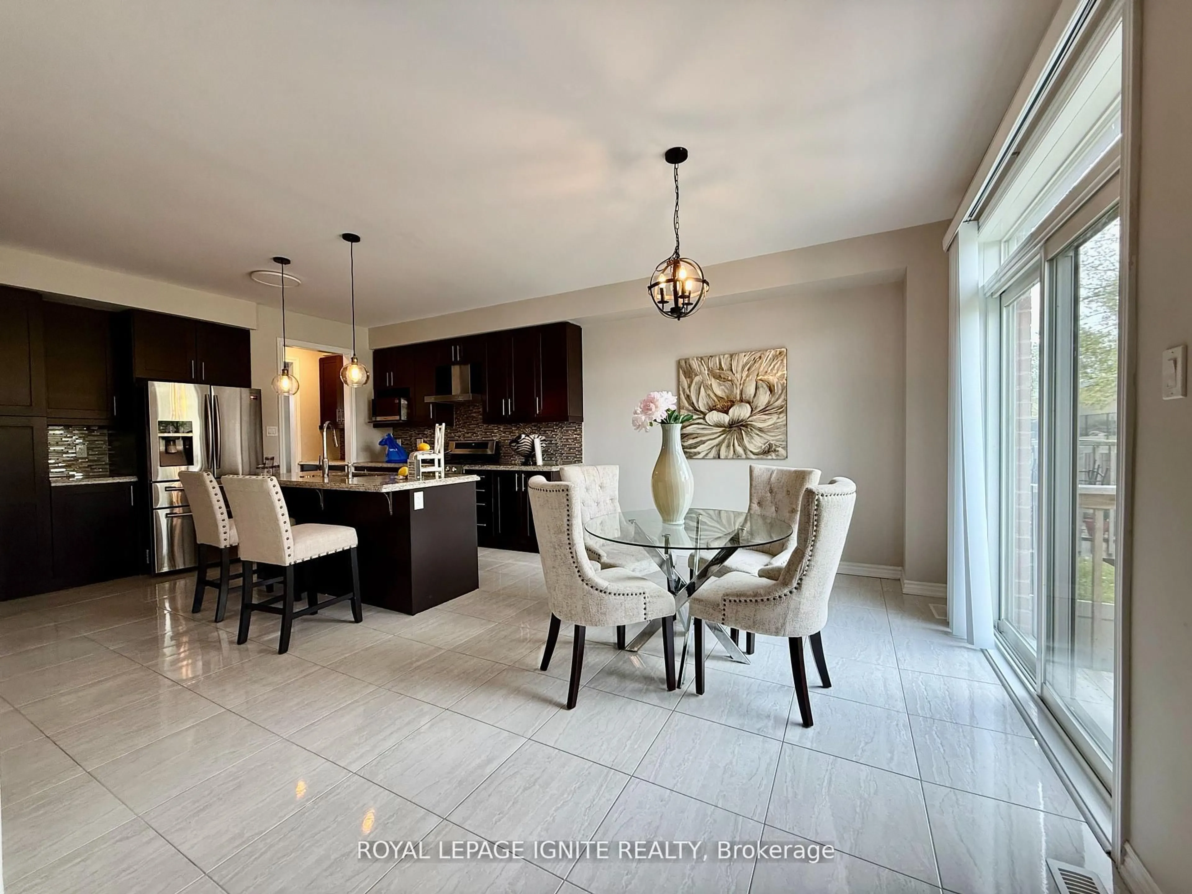 Unknown for 18 Willoughby Pl, Clarington Ontario L1C 0W4