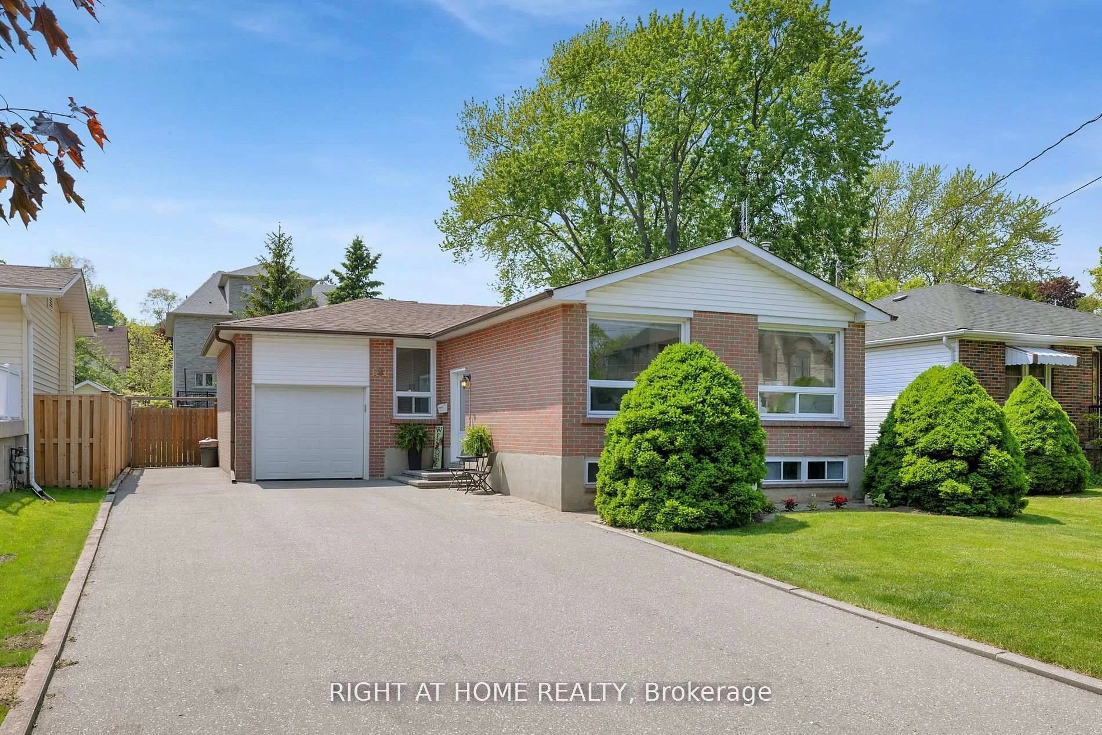 Unknown for 696 Victory Dr, Pickering Ontario L1W 2S2
