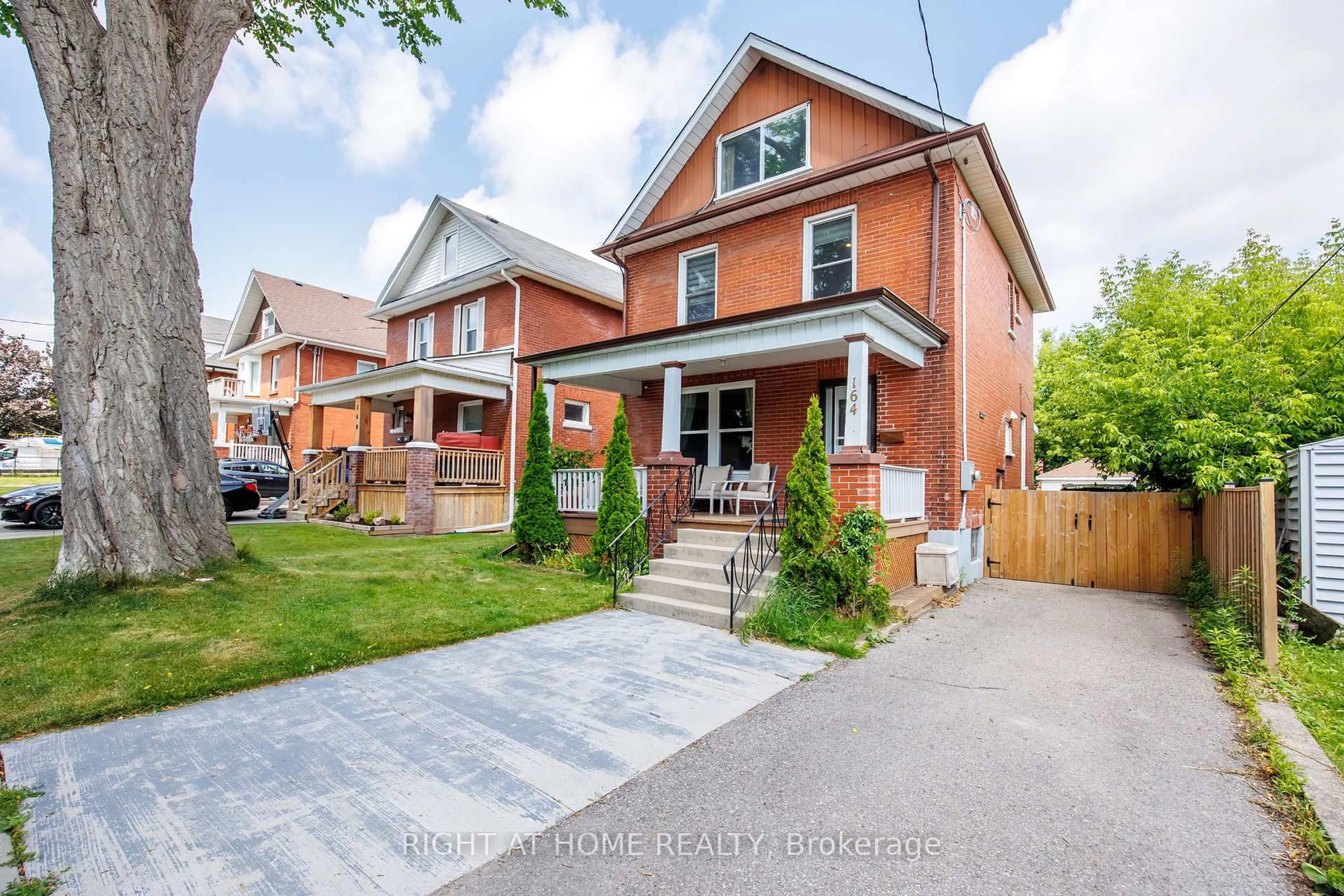 Home with brick exterior material, street for 164 Elgin St, Oshawa Ontario L1G 1T3