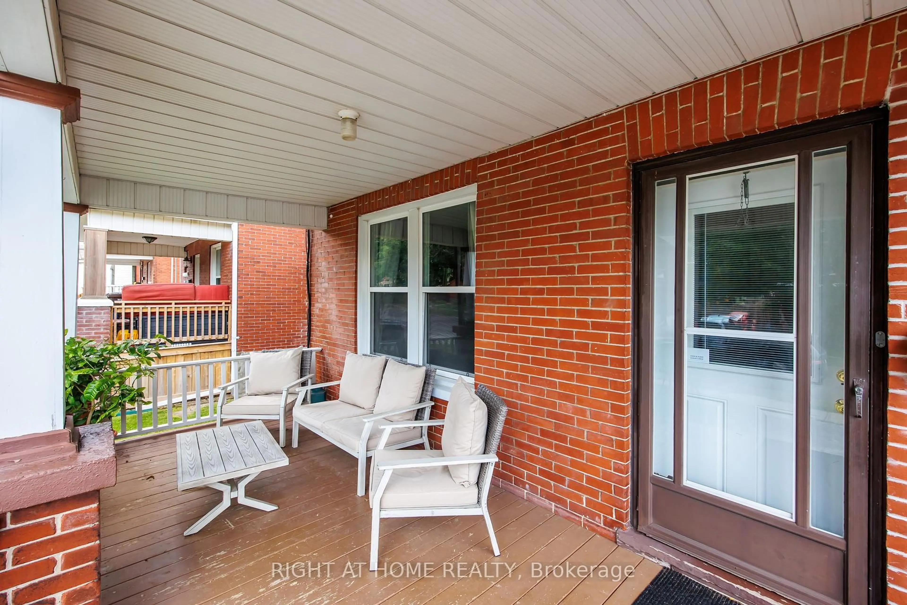 Unknown for 164 Elgin St, Oshawa Ontario L1G 1T3