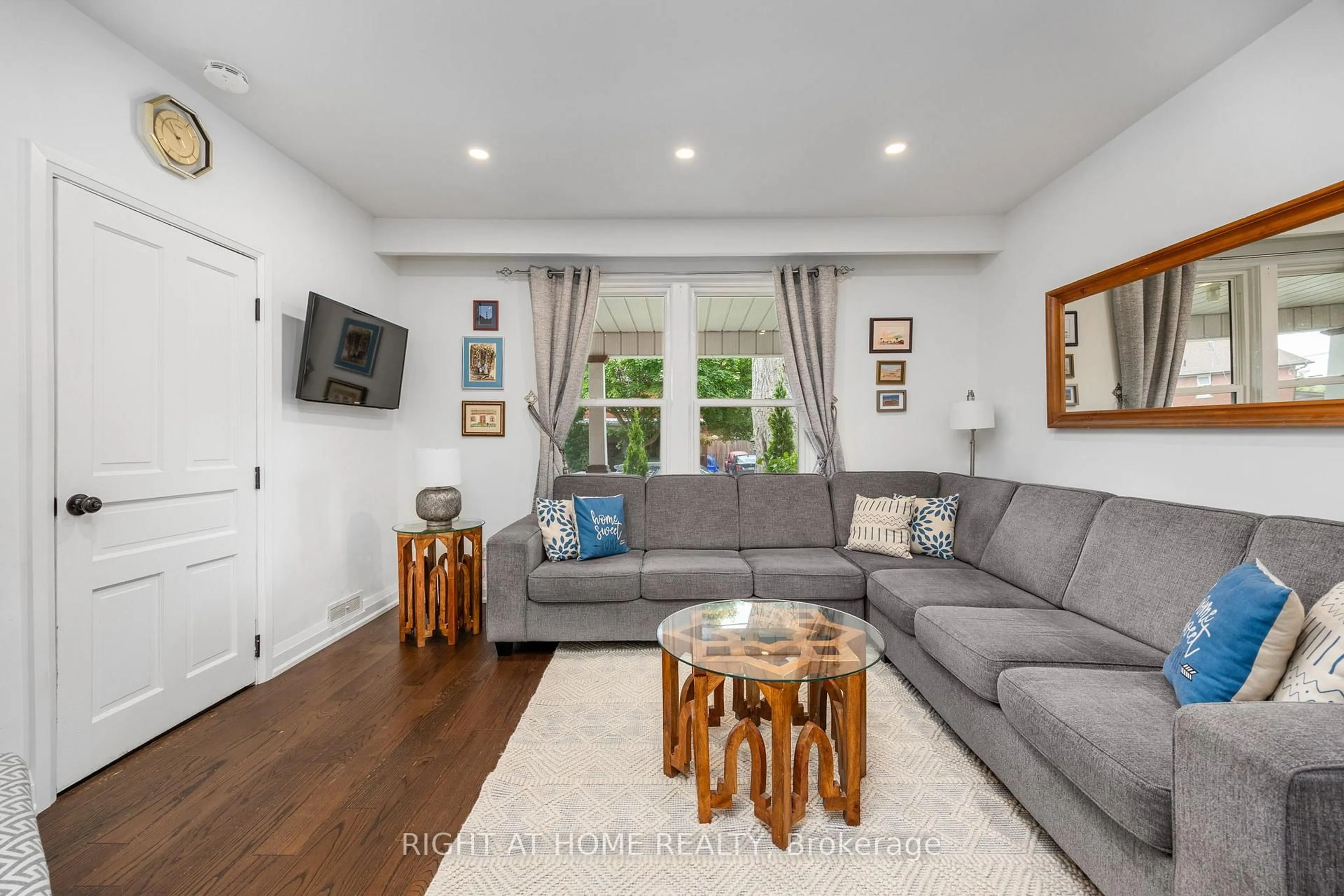 Living room with furniture, unknown for 164 Elgin St, Oshawa Ontario L1G 1T3