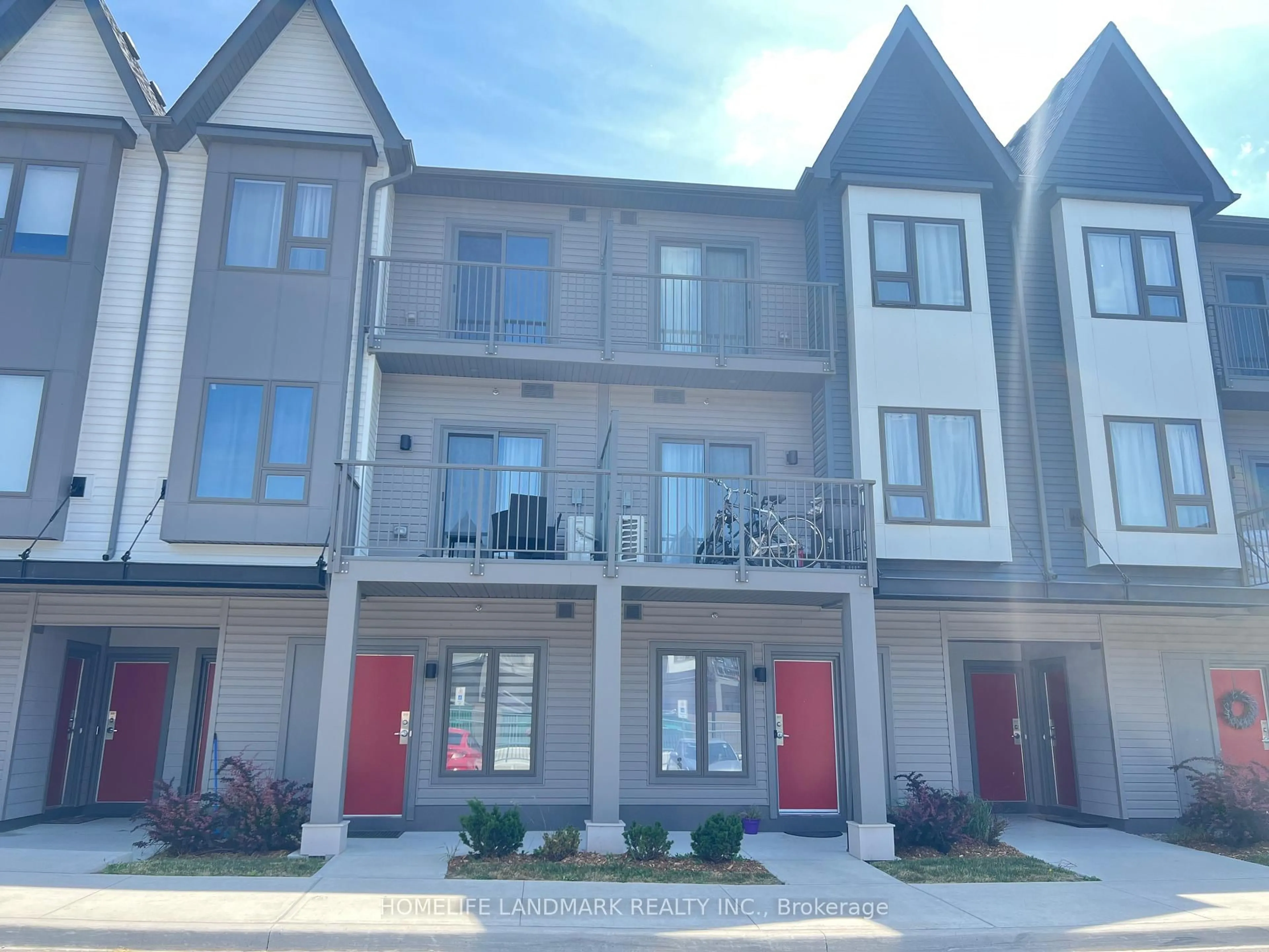 A pic from outside/outdoor area/front of a property/back of a property/a pic from drone, street for 2635 William Jackson Dr #810, Pickering Ontario L1X 0L4