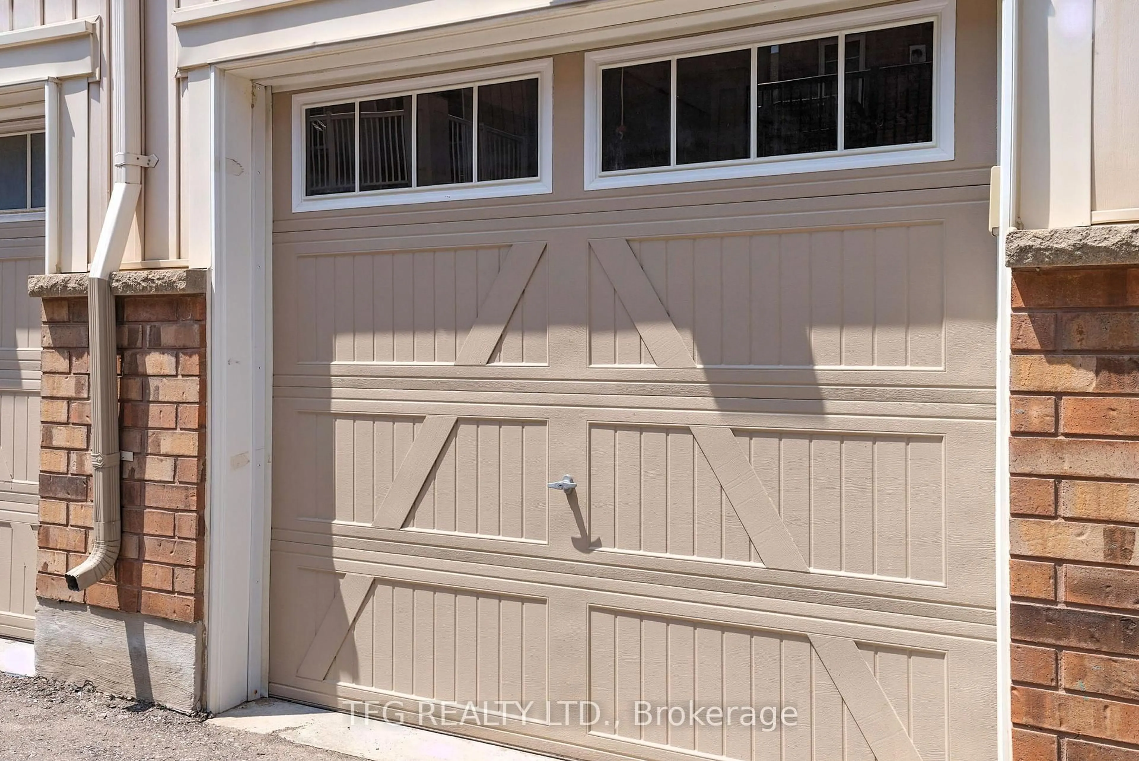 Indoor garage for 2500 Hill Rise Crt #68, Oshawa Ontario L1L 0M6
