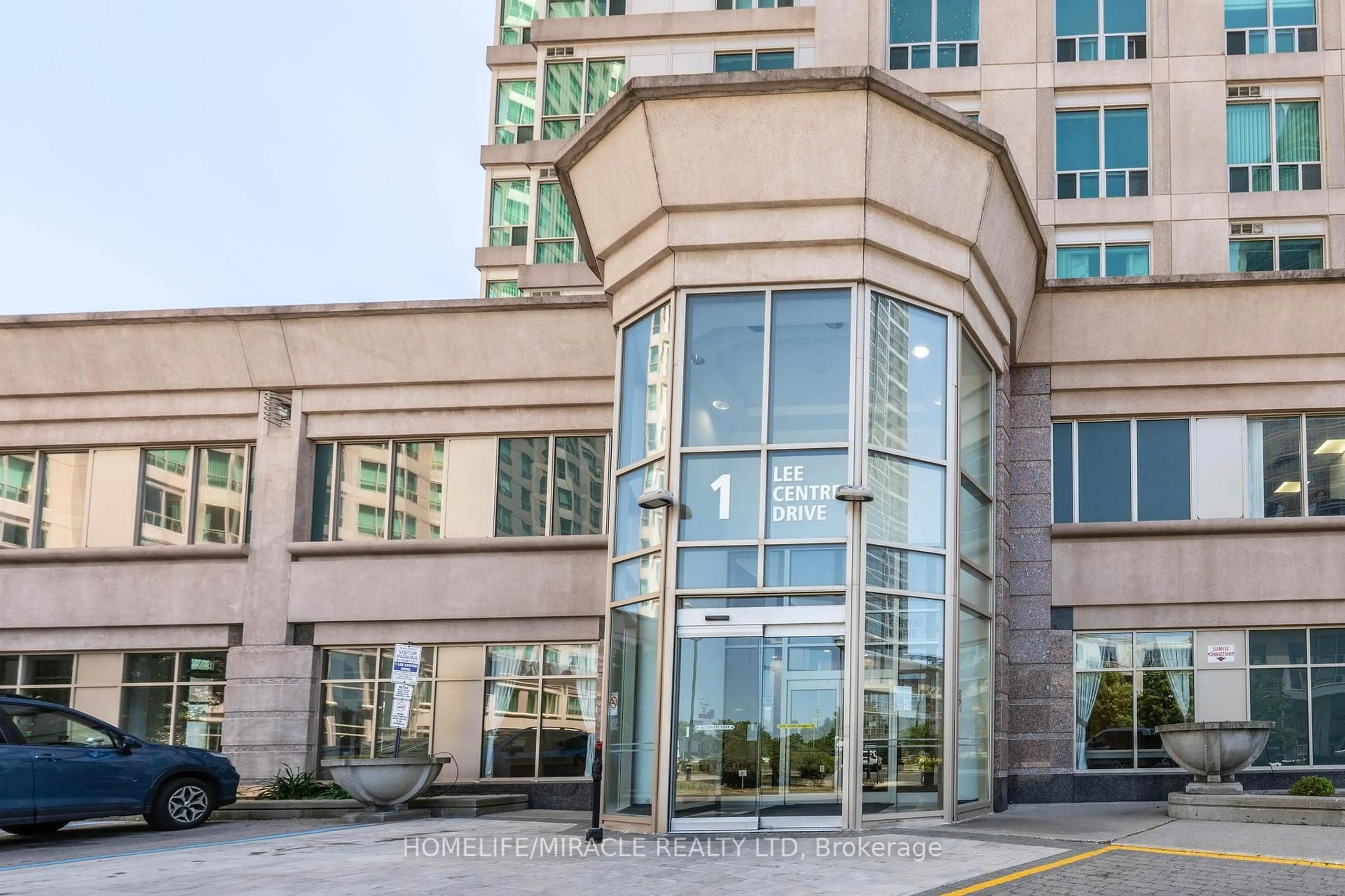 Indoor foyer for 1 Lee Centre Dr #1506, Toronto Ontario M1H 3J2