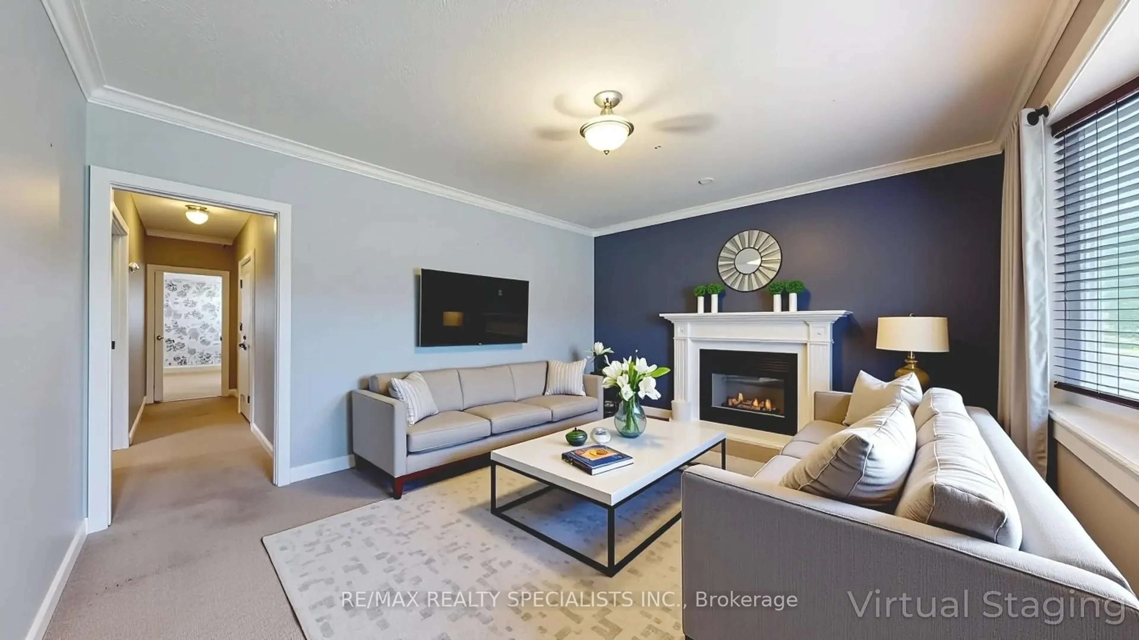 Living room with furniture, wood/laminate floor for 21 Orlando Blvd, Toronto Ontario M1R 3N5