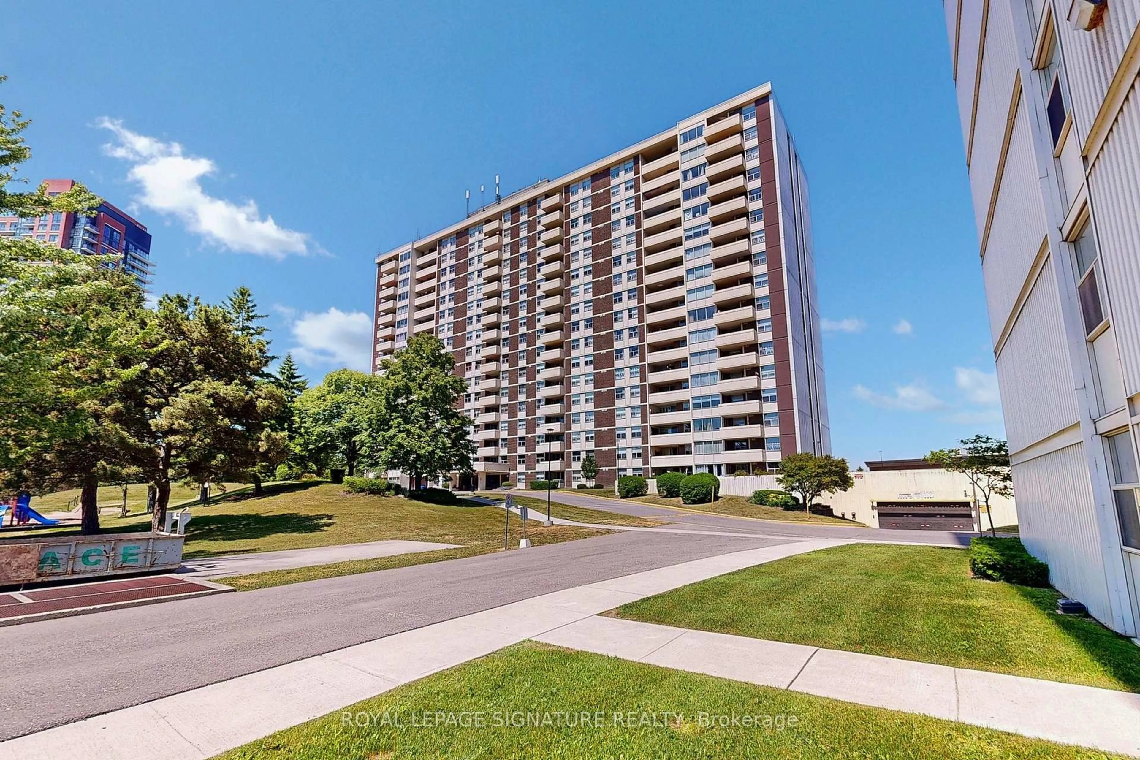 A pic from outside/outdoor area/front of a property/back of a property/a pic from drone, building for 66 Falby Crt #211, Ajax Ontario L1S 3L2