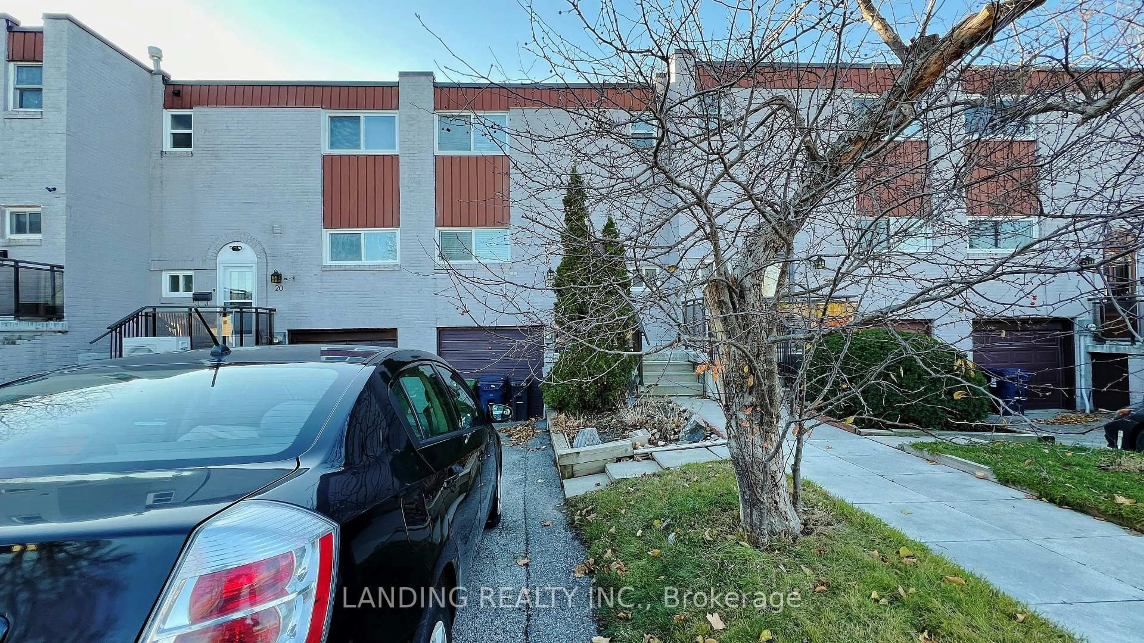 A pic from outside/outdoor area/front of a property/back of a property/a pic from drone, street for 22 KING HENRY'S Blvd, Toronto Ontario M1T 2V4