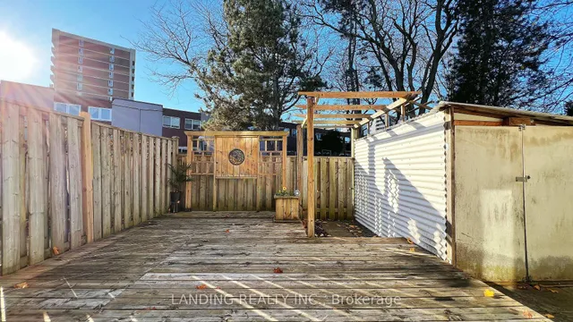 Primary image of 22 KING HENRY'S Blvd