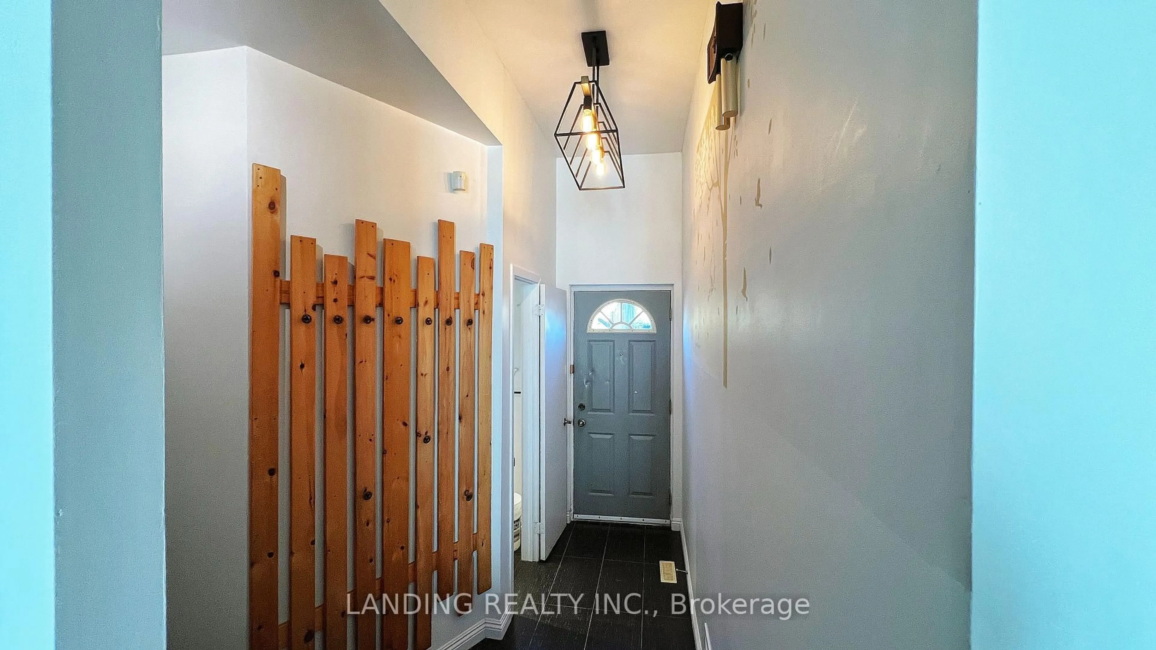 Indoor entryway for 22 KING HENRY'S Blvd, Toronto Ontario M1T 2V4