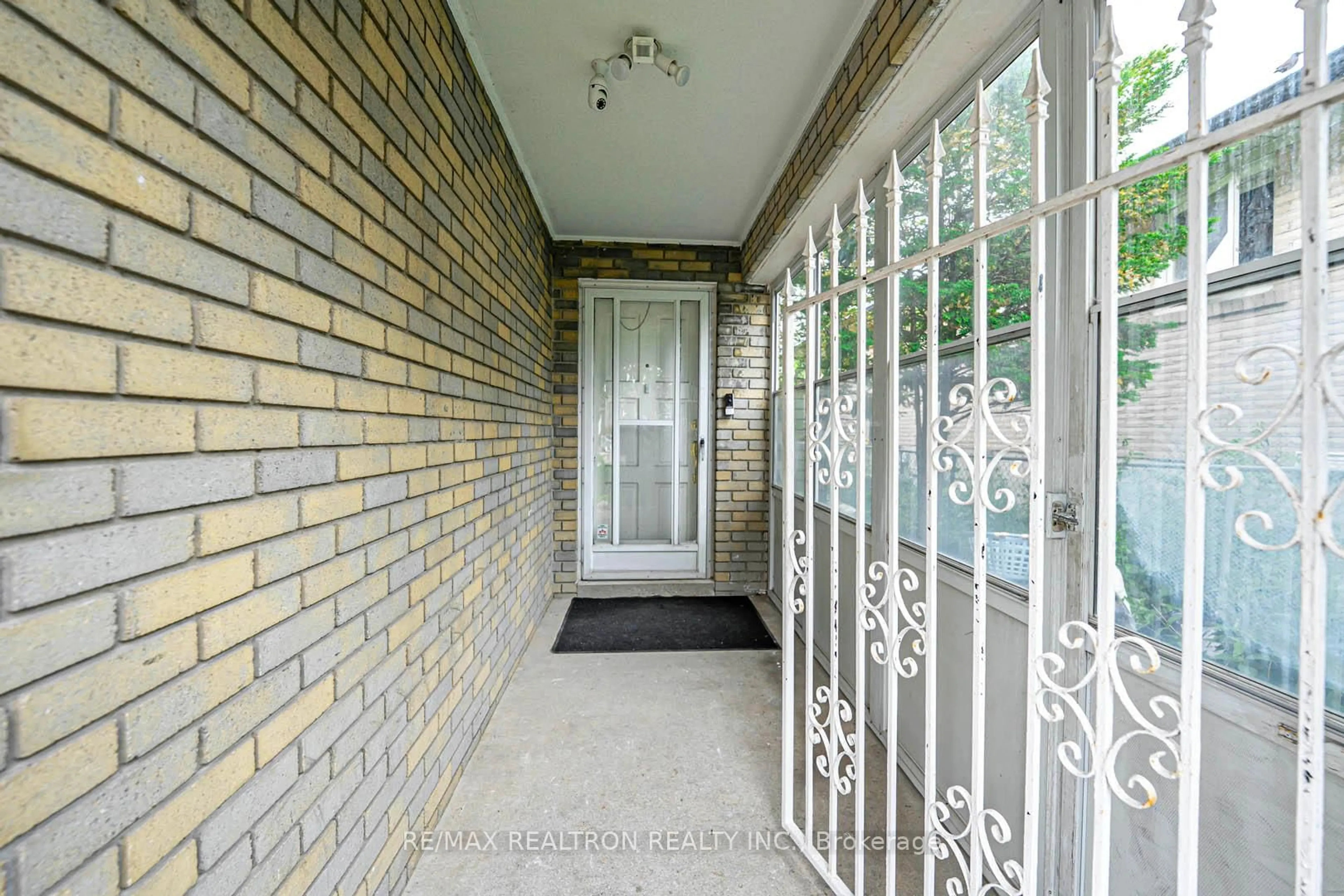 Unknown for 28 Invergordon Ave, Toronto Ontario M1S 2Y8